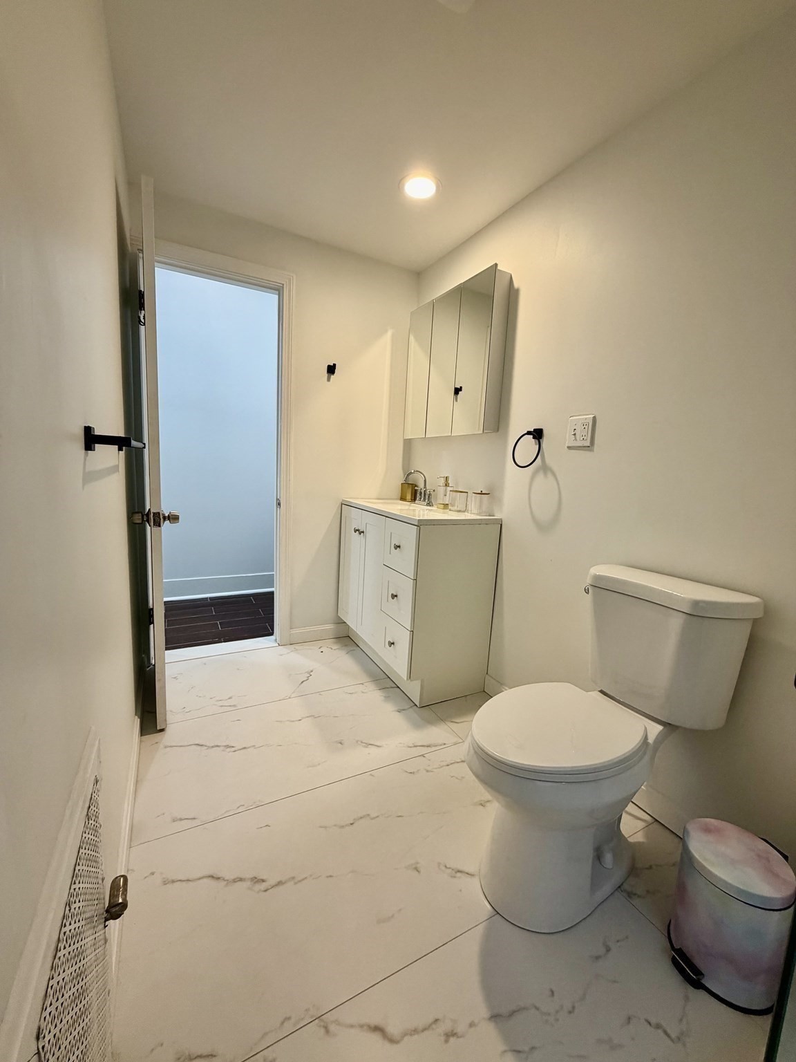 22 James St # 24