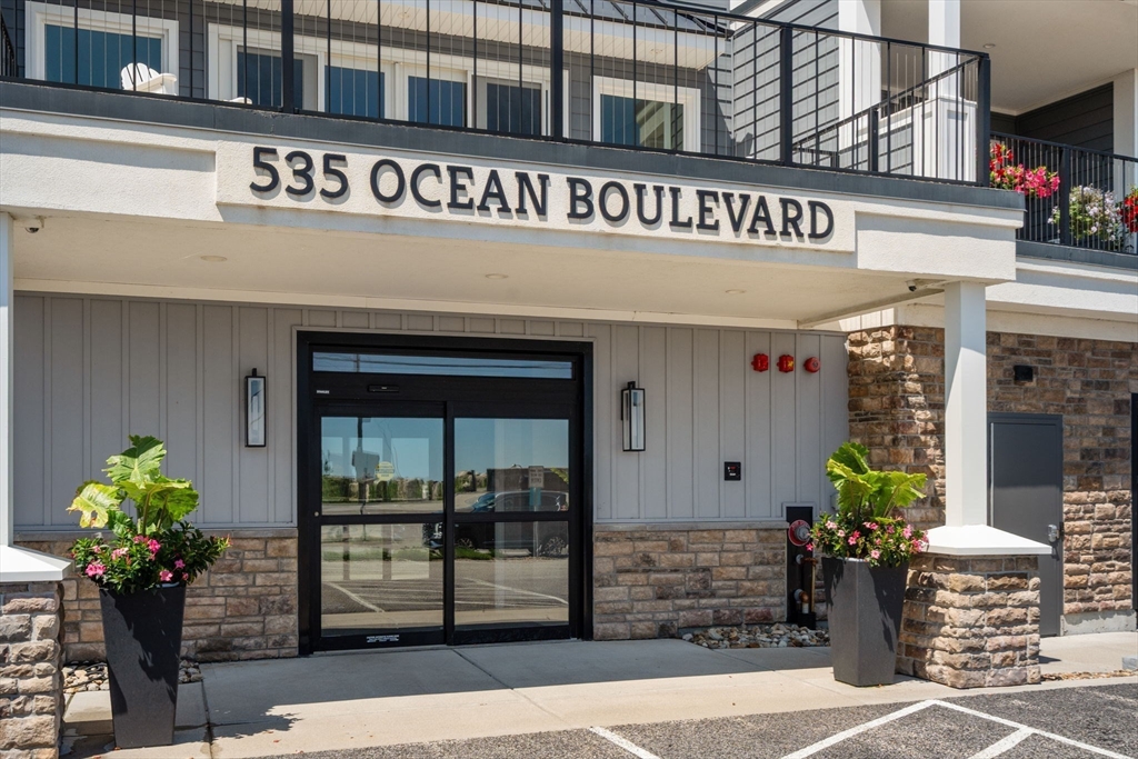 535 Ocean Blvd # 403
