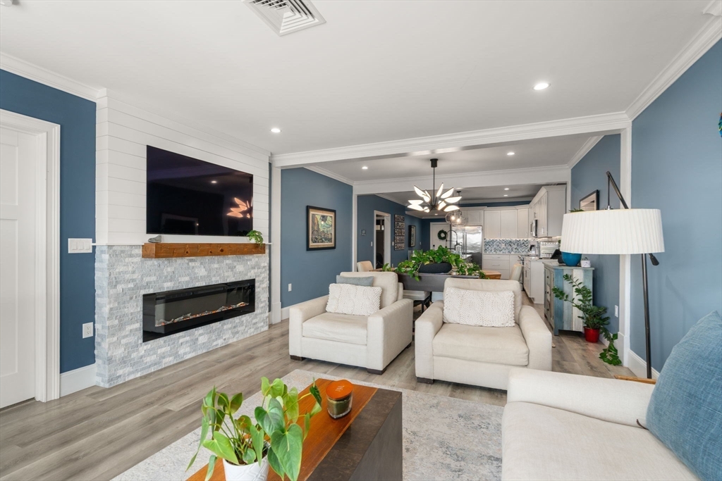 535 Ocean Blvd # 403