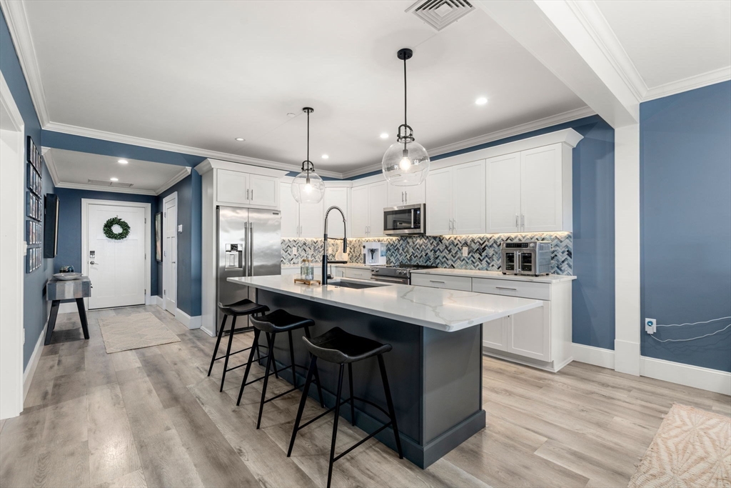 535 Ocean Blvd # 403