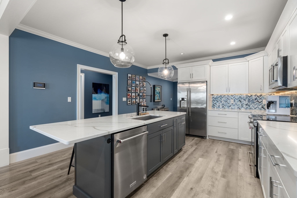 535 Ocean Blvd # 403