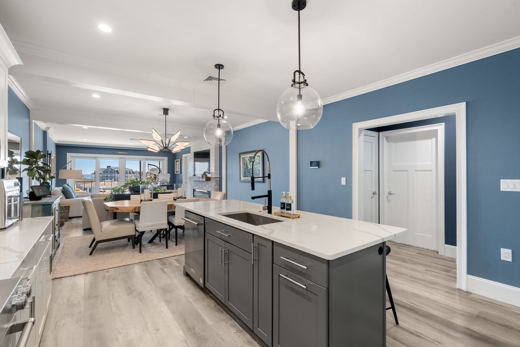 535 Ocean Blvd # 403