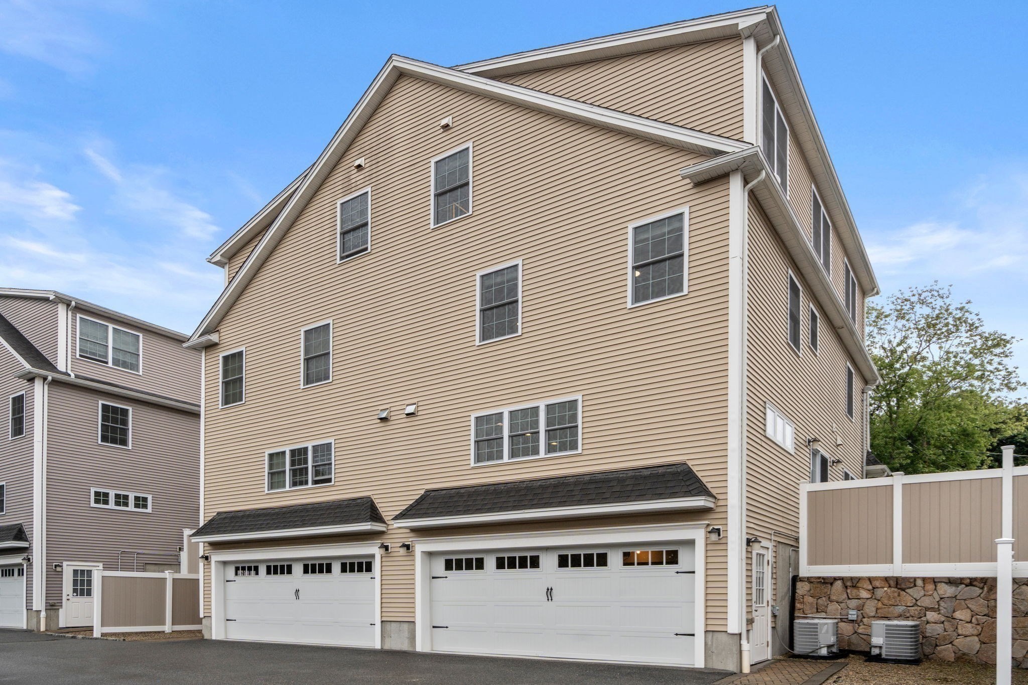 10 Gale St # 1
