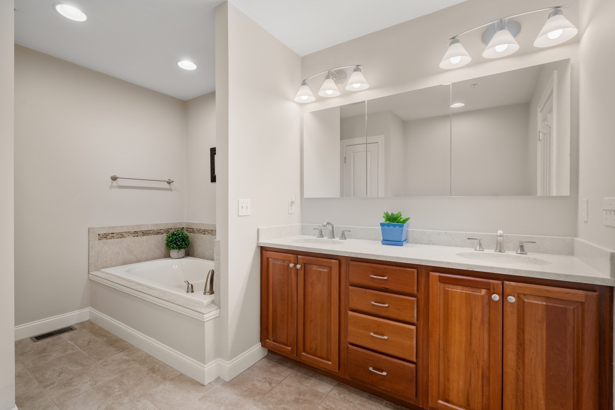 32 Old Framingham Rd # 8