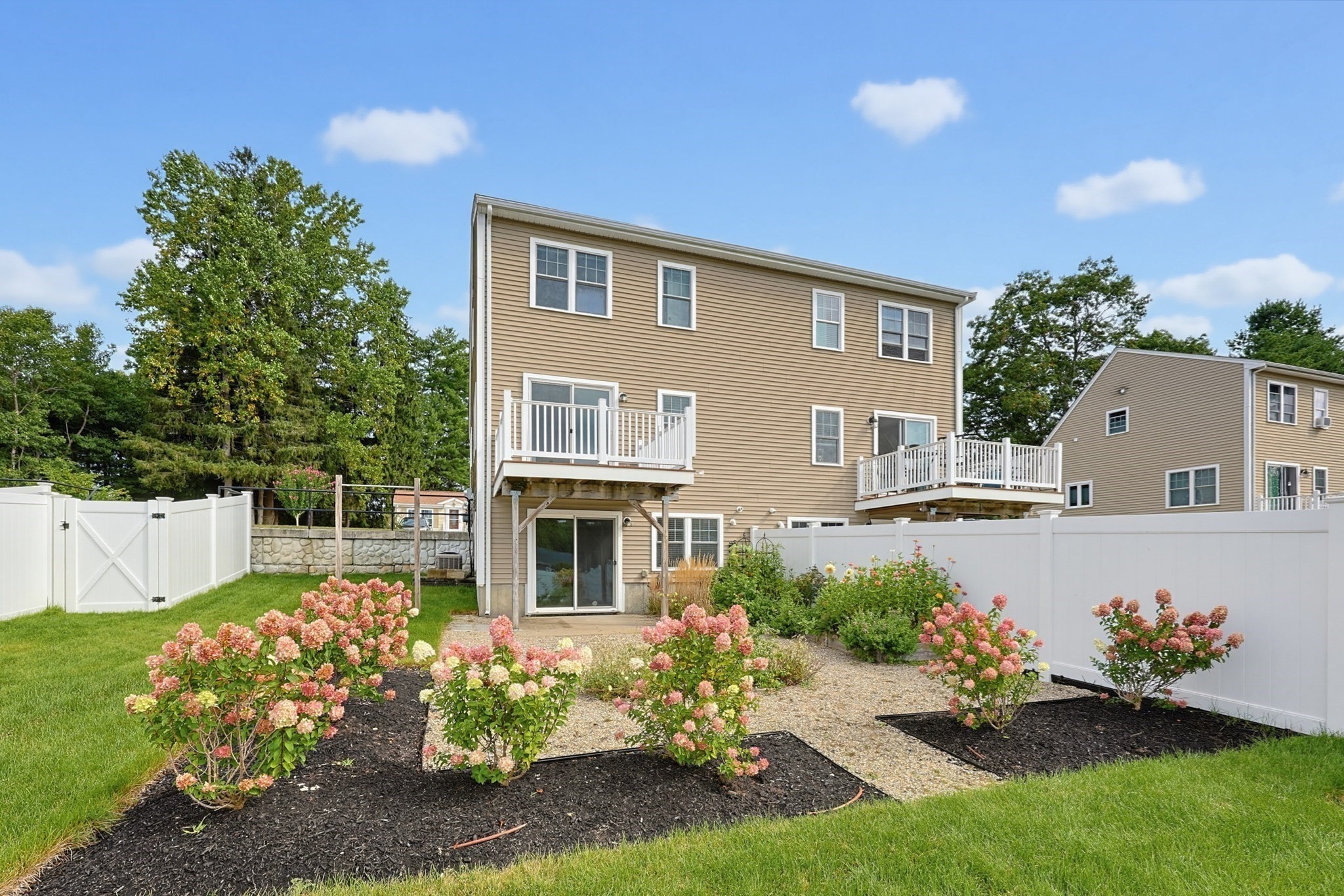 1449 Main St # 4