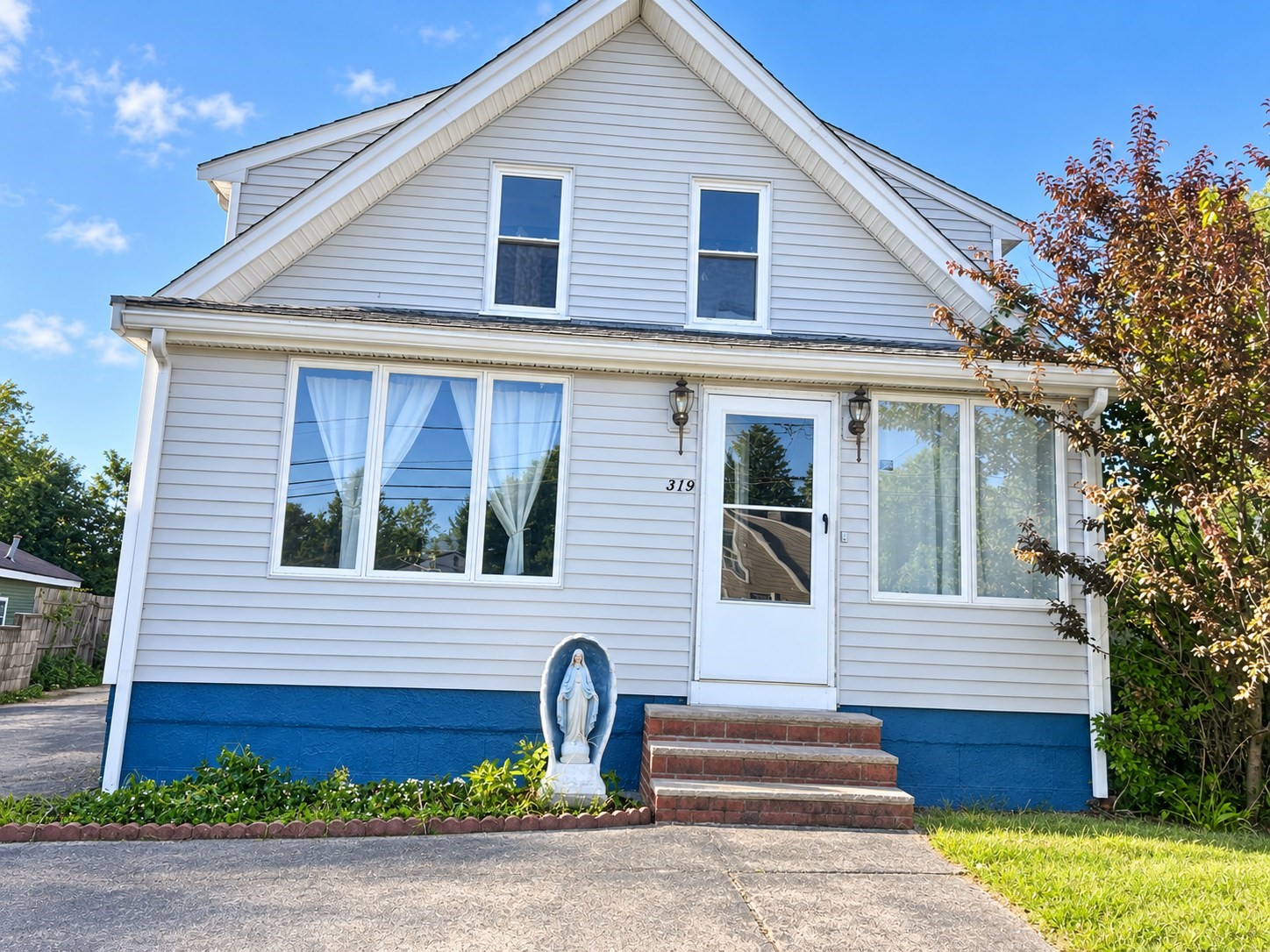 319 School St