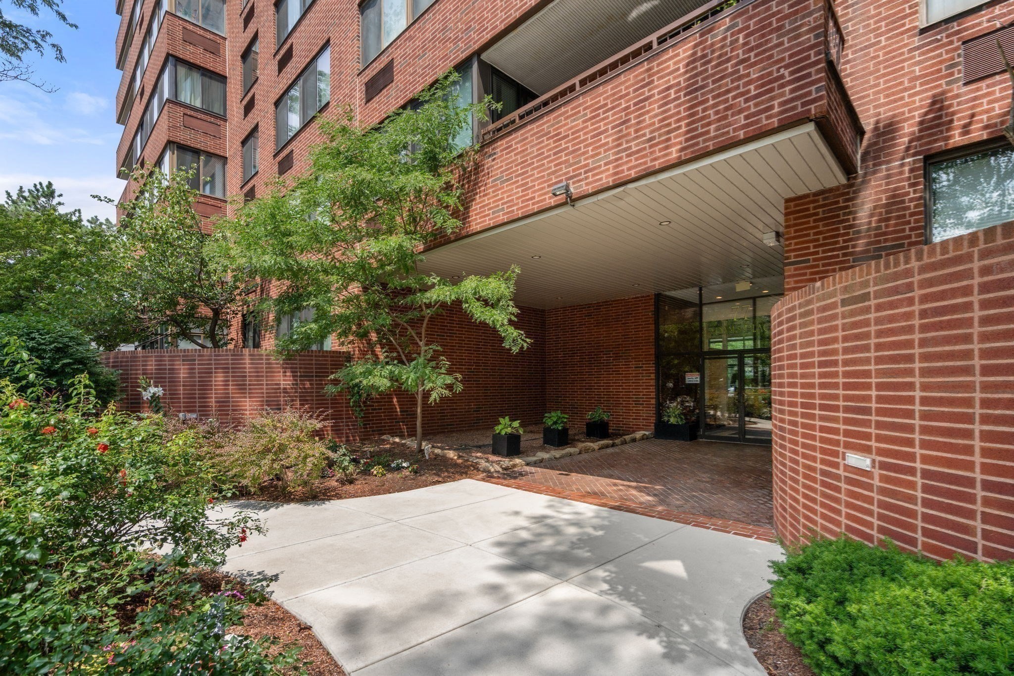 77 Adams St # 1009