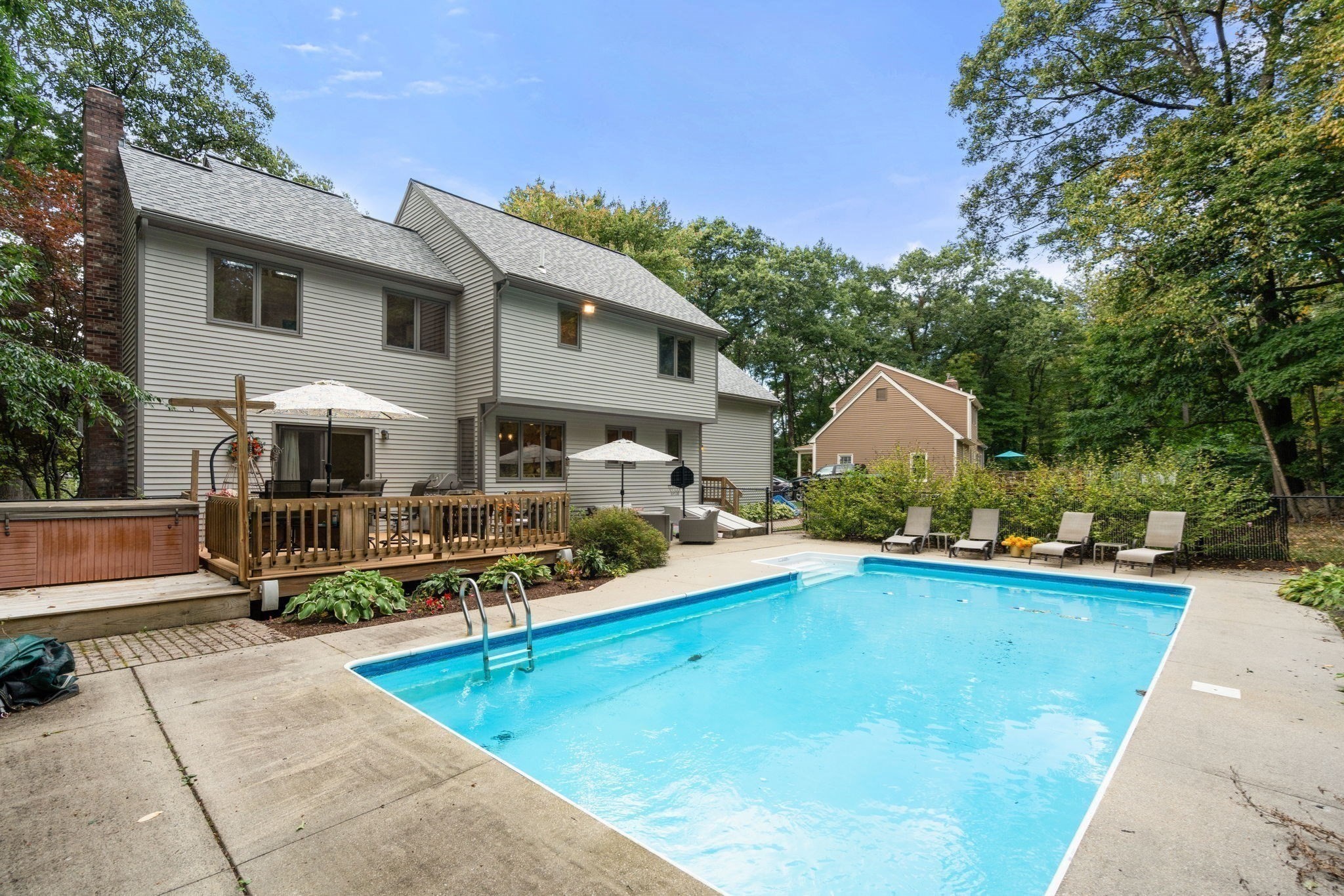 31 Raymond Way