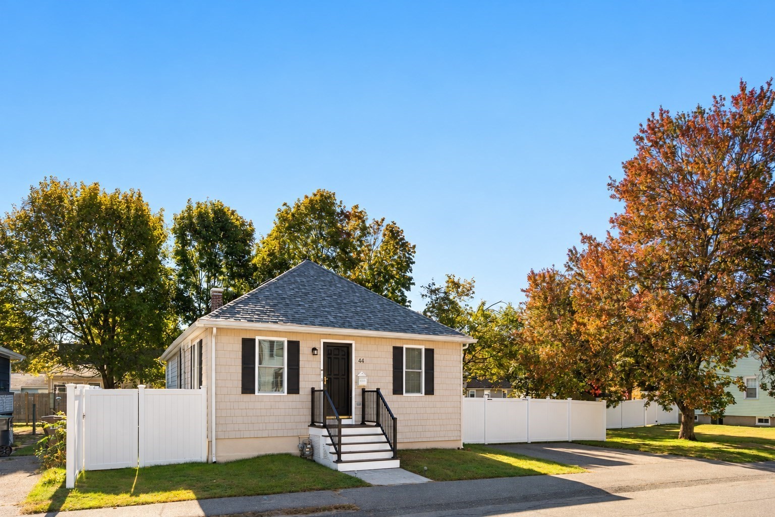 44 Holmes Rd
