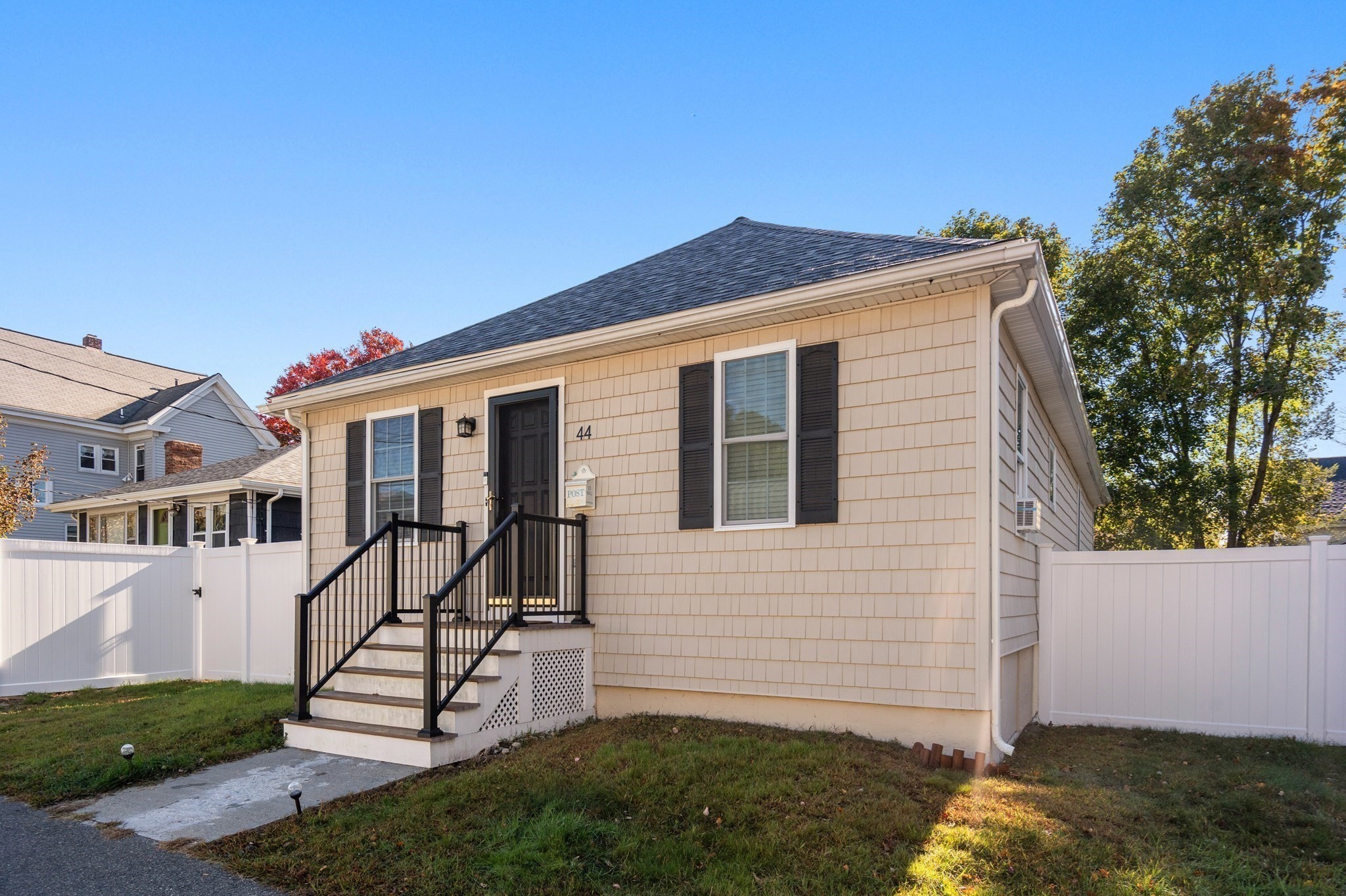 44 Holmes Rd