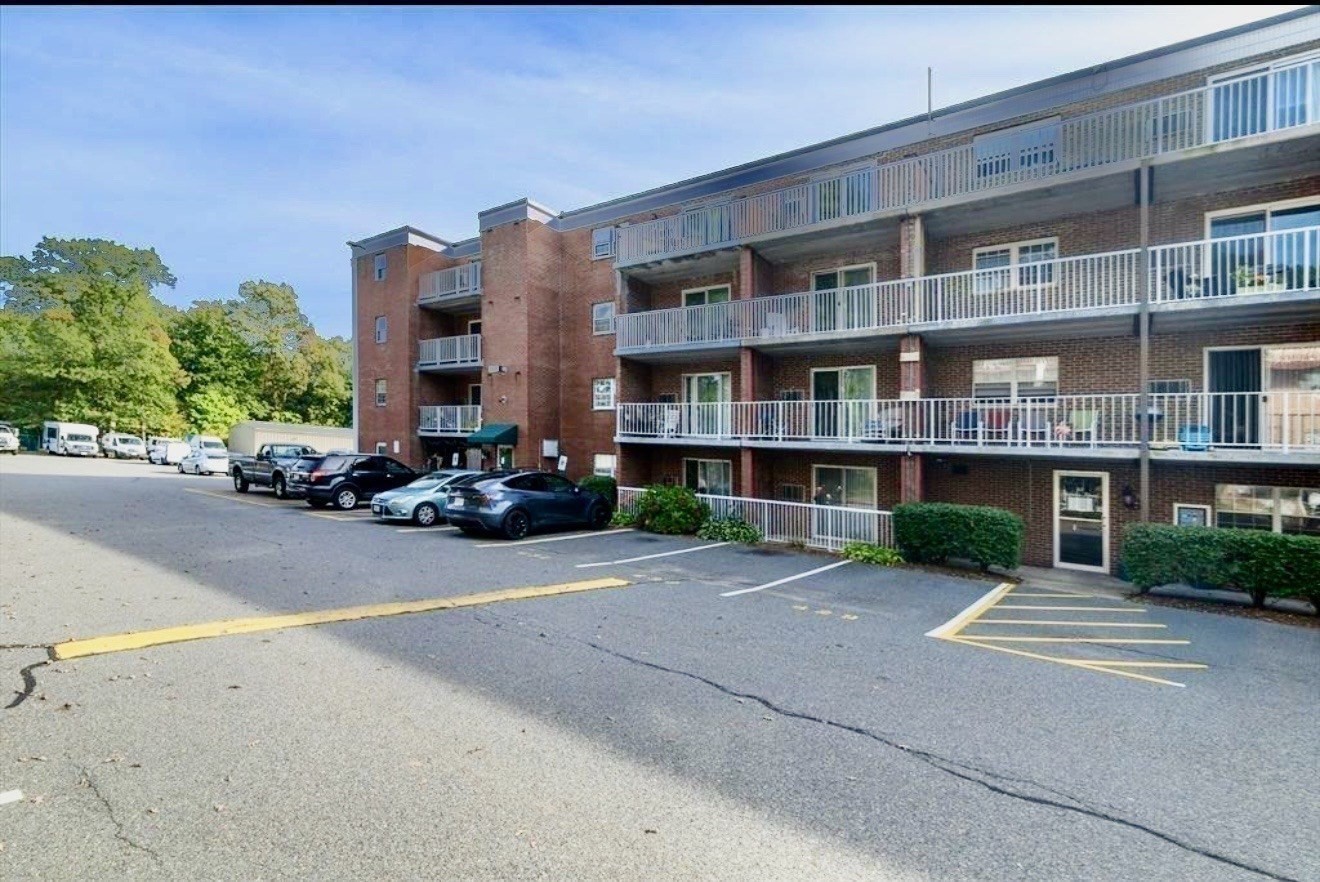 65 Webster St # 303