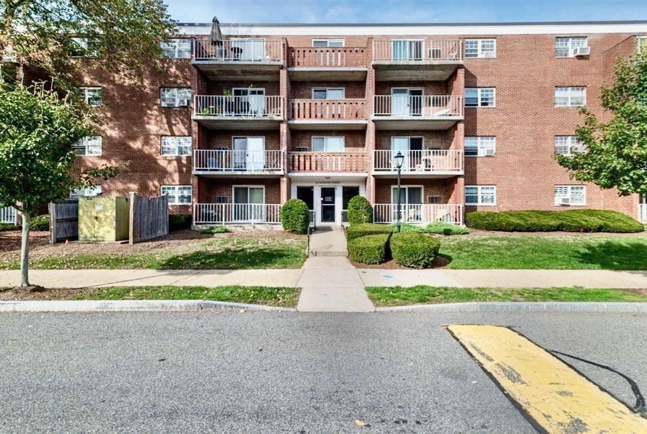 65 Webster St # 303