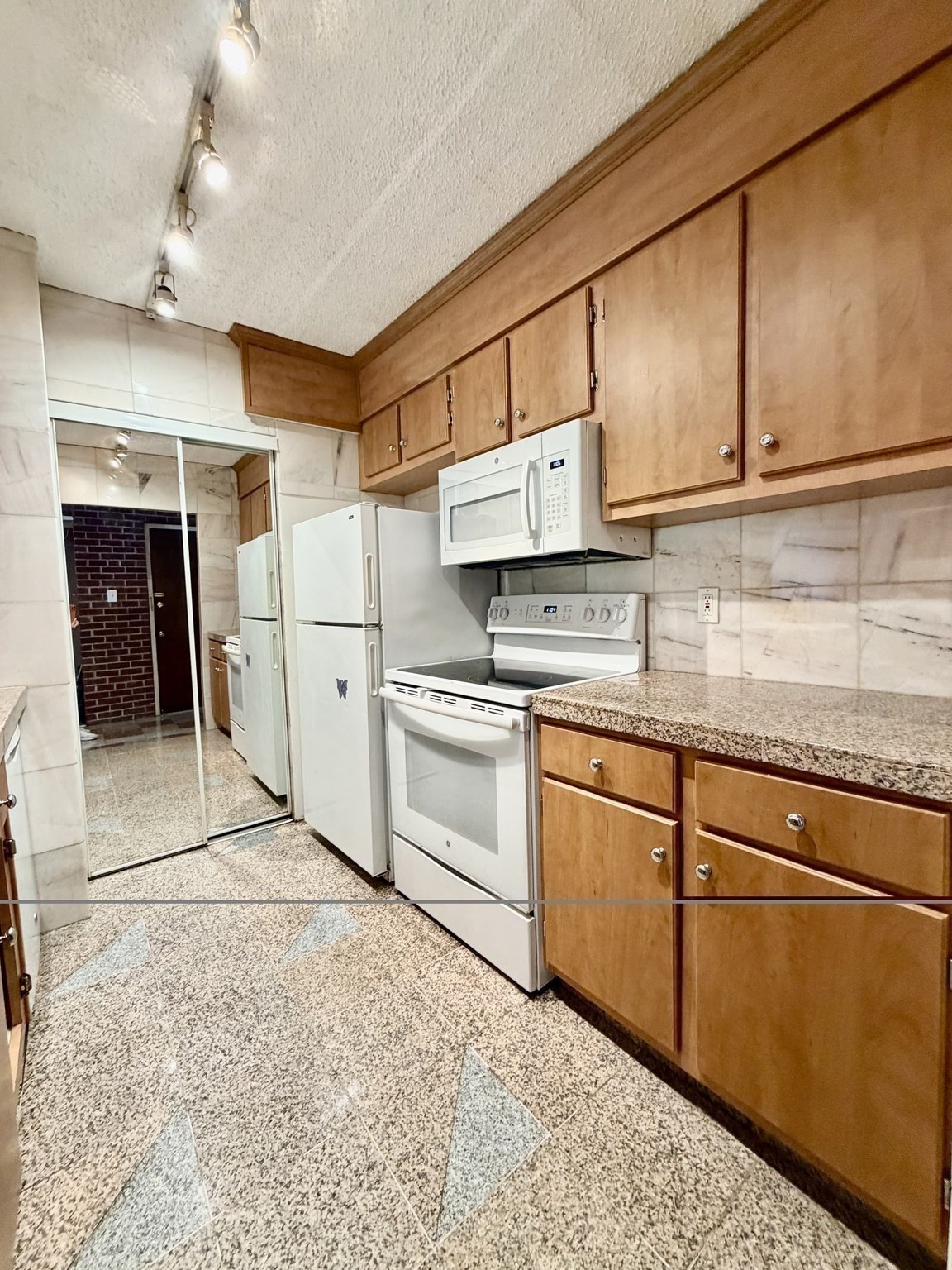 65 Webster St # 303