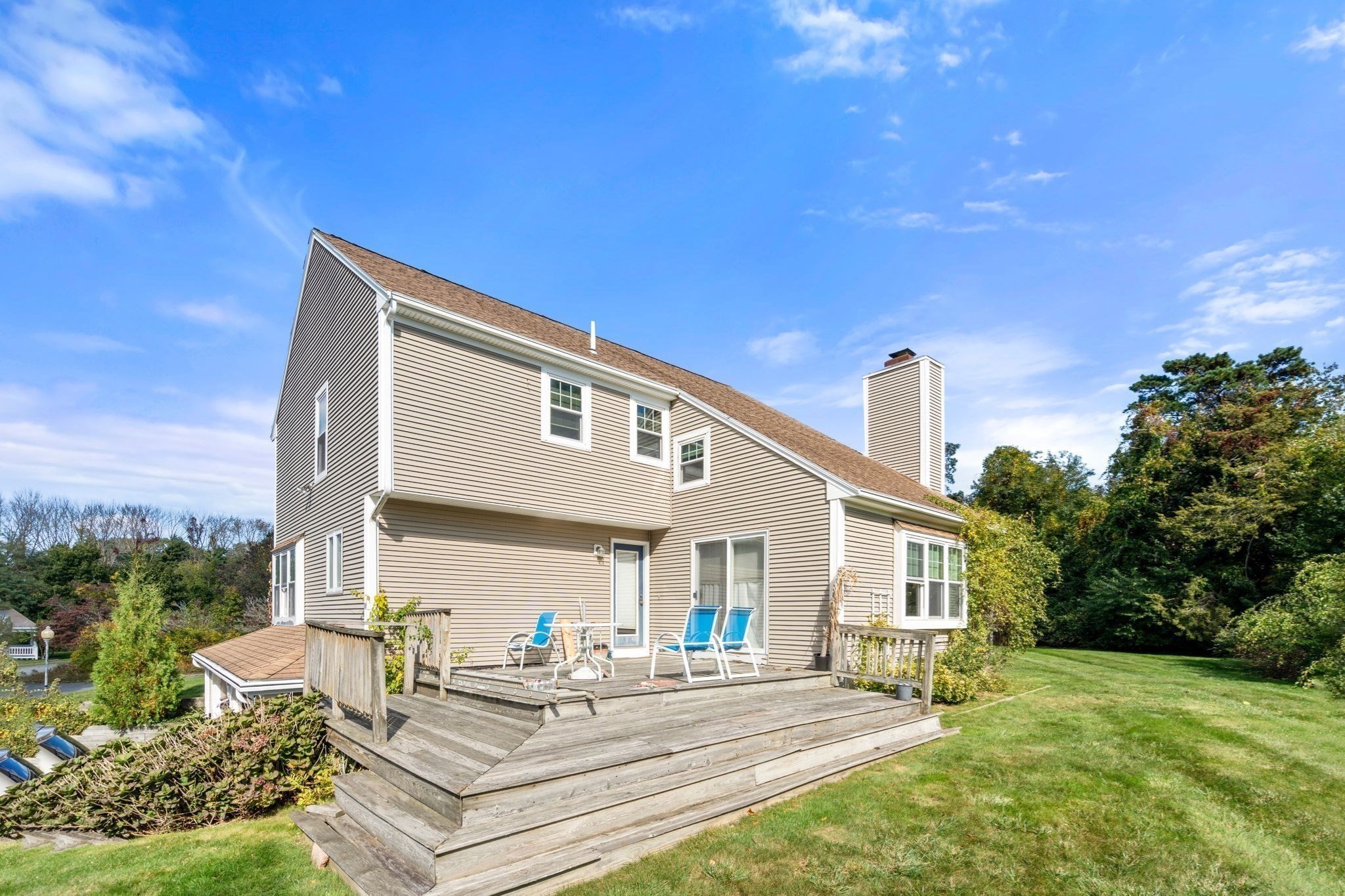 25 Country Club Dr