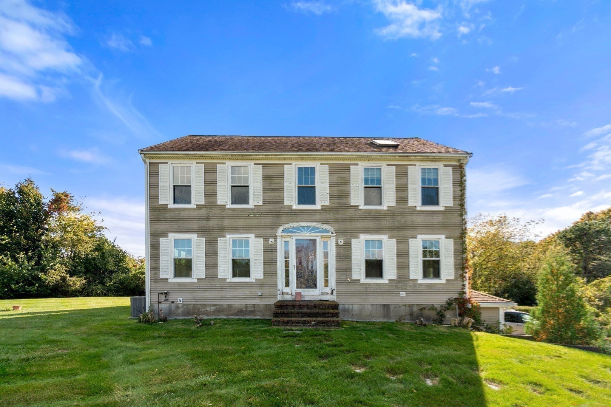 25 Country Club Dr