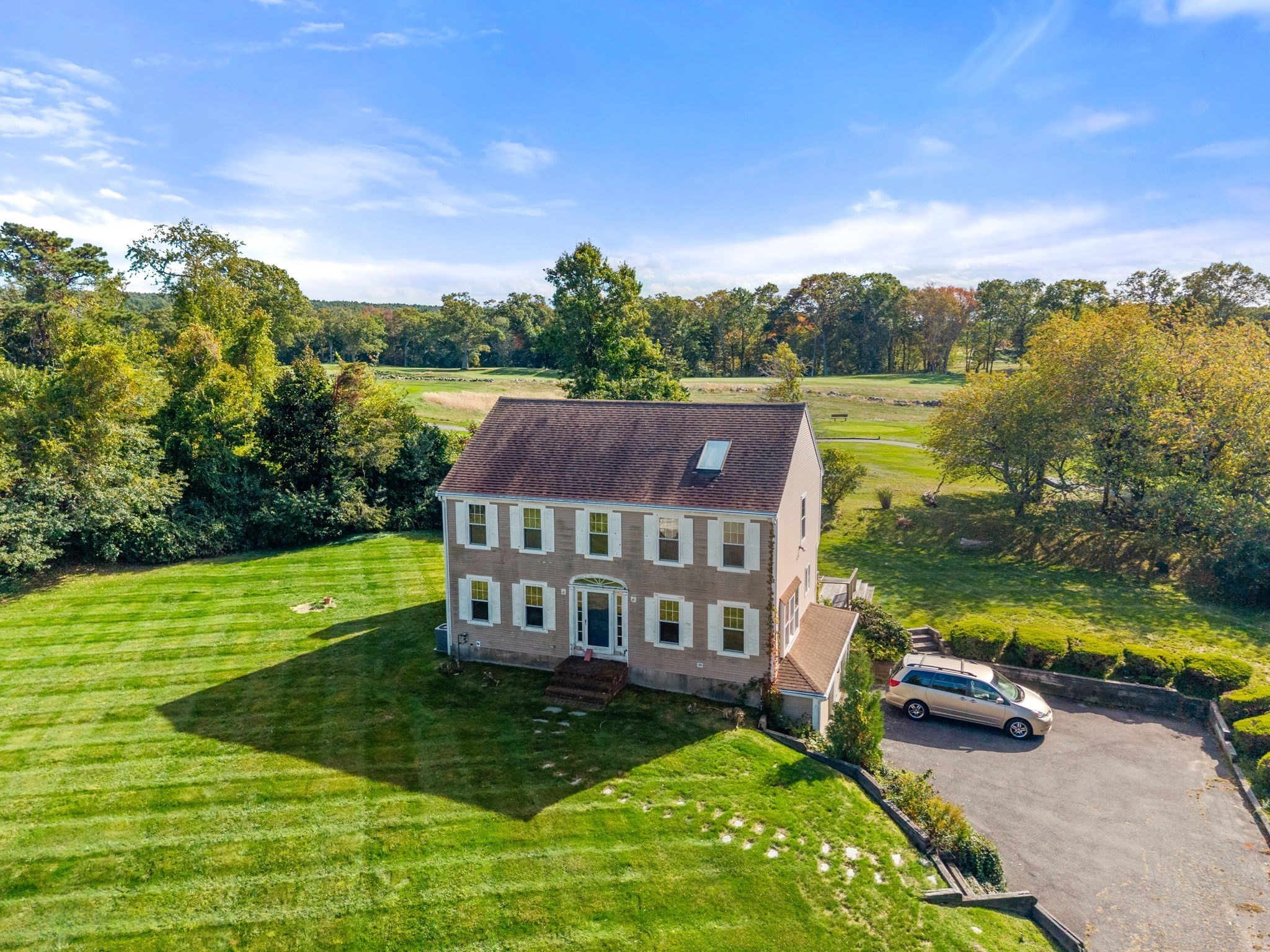 25 Country Club Dr