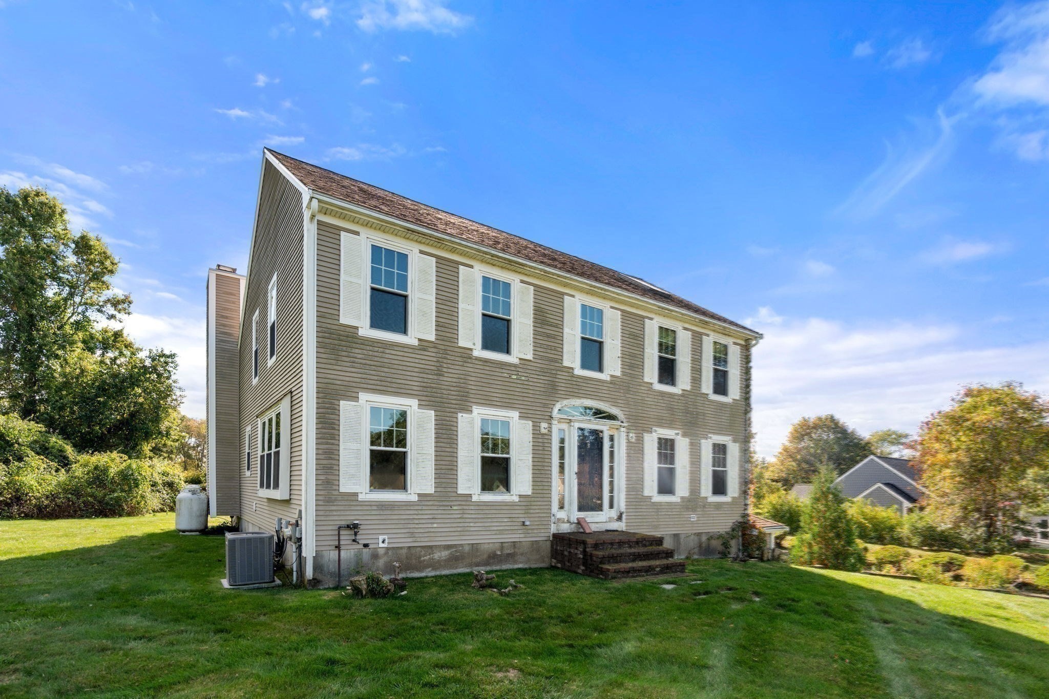 25 Country Club Dr