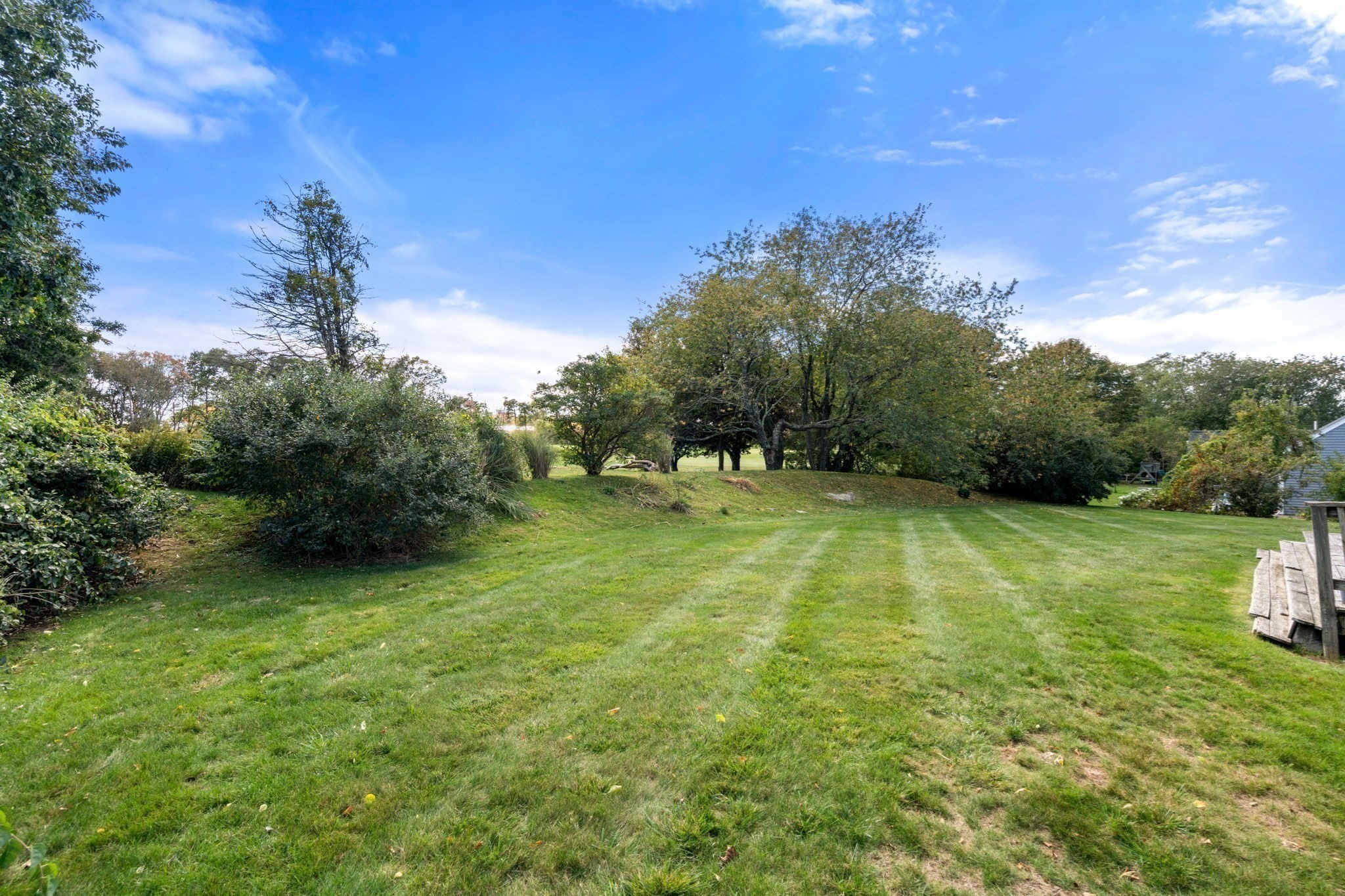25 Country Club Dr