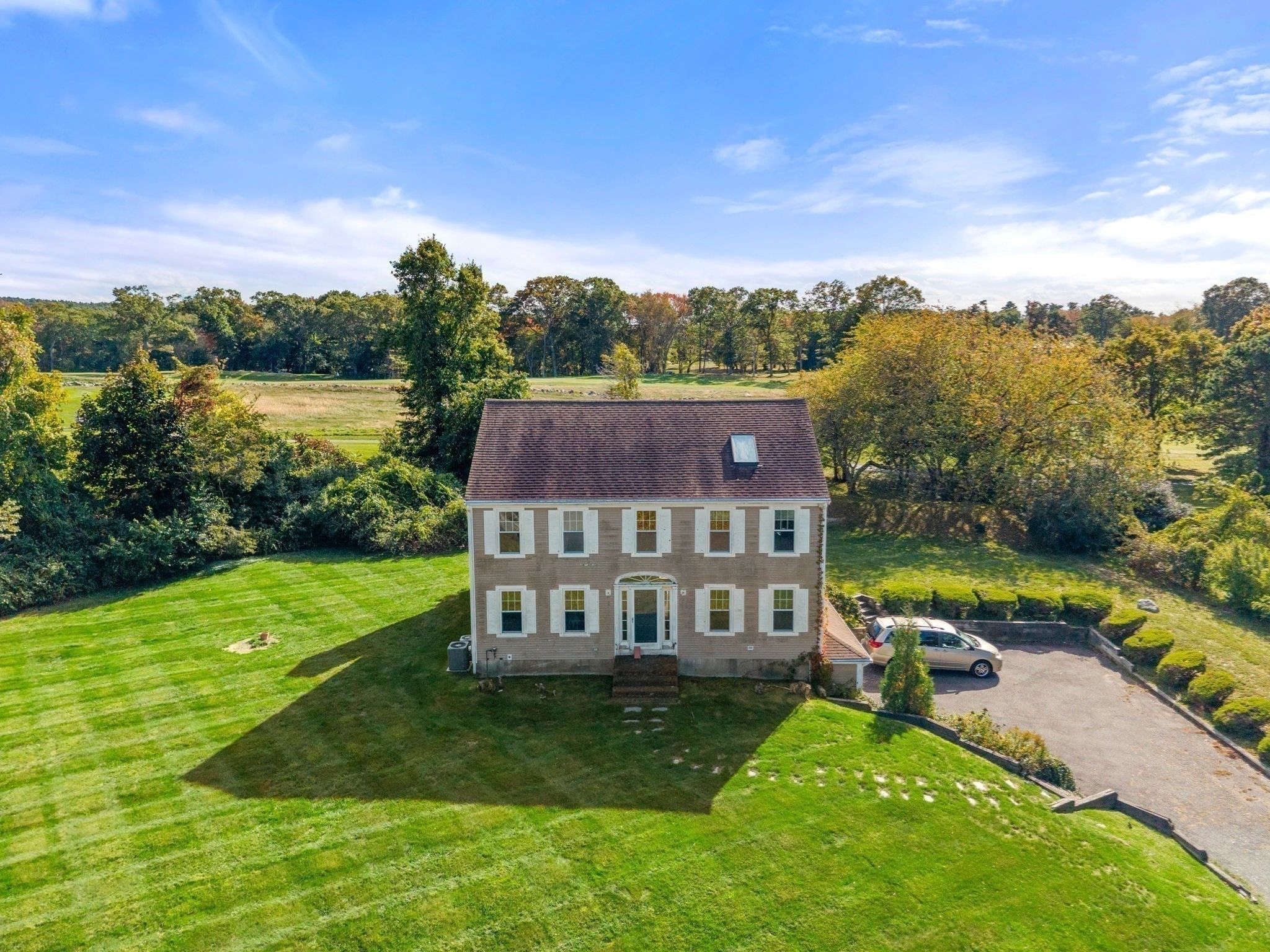 25 Country Club Dr