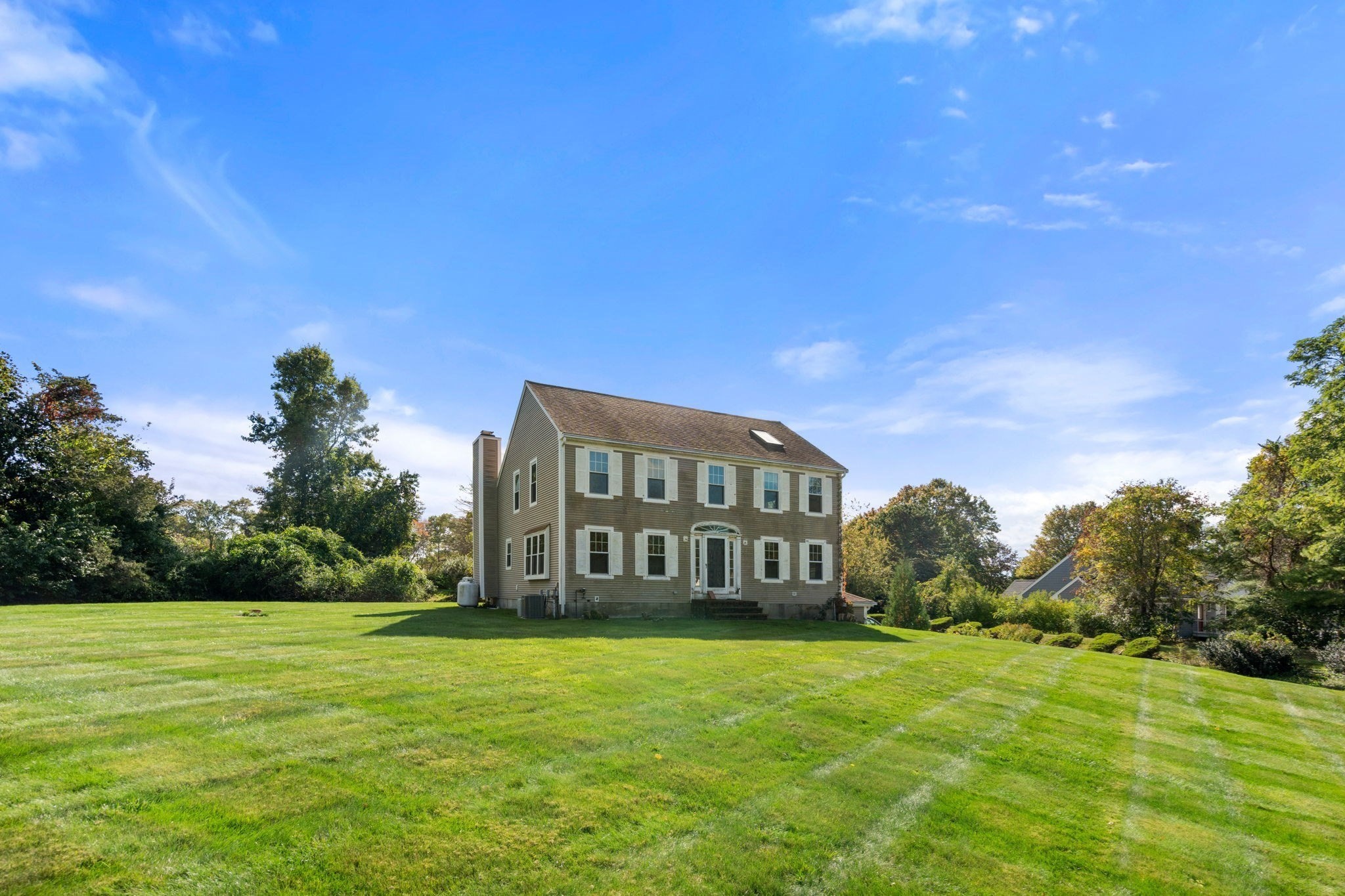 25 Country Club Dr