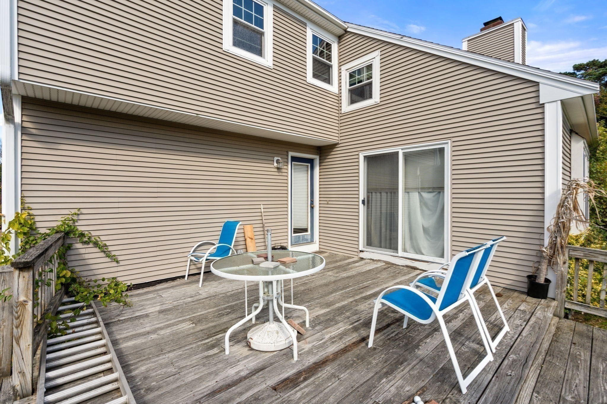 25 Country Club Dr