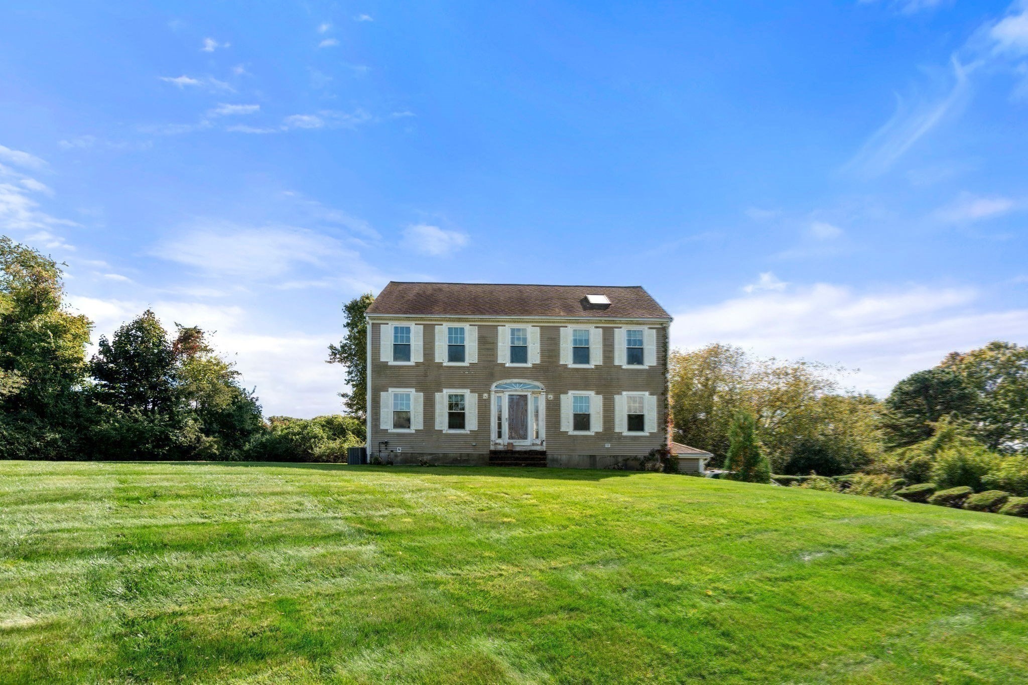 25 Country Club Dr