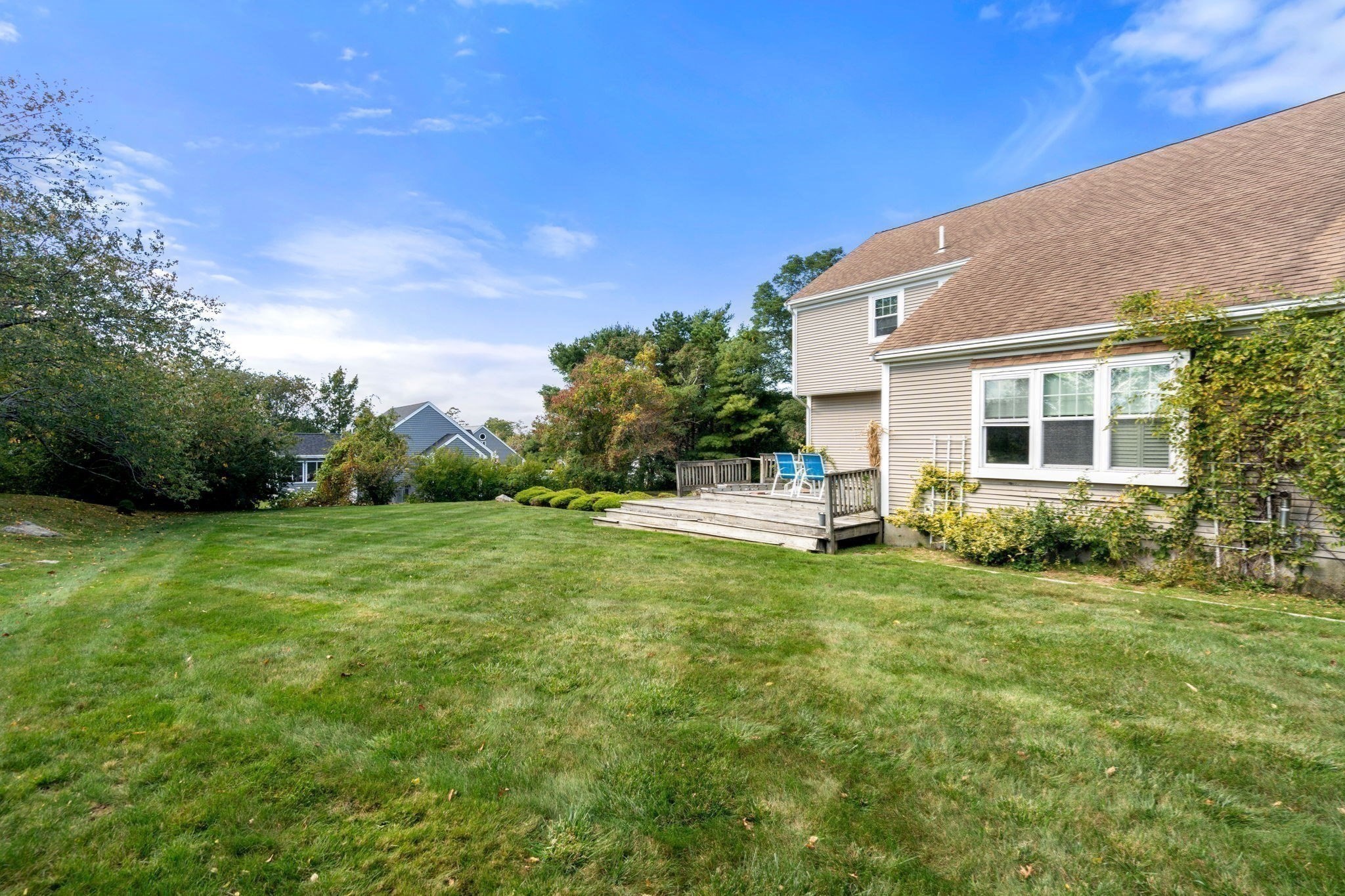 25 Country Club Dr