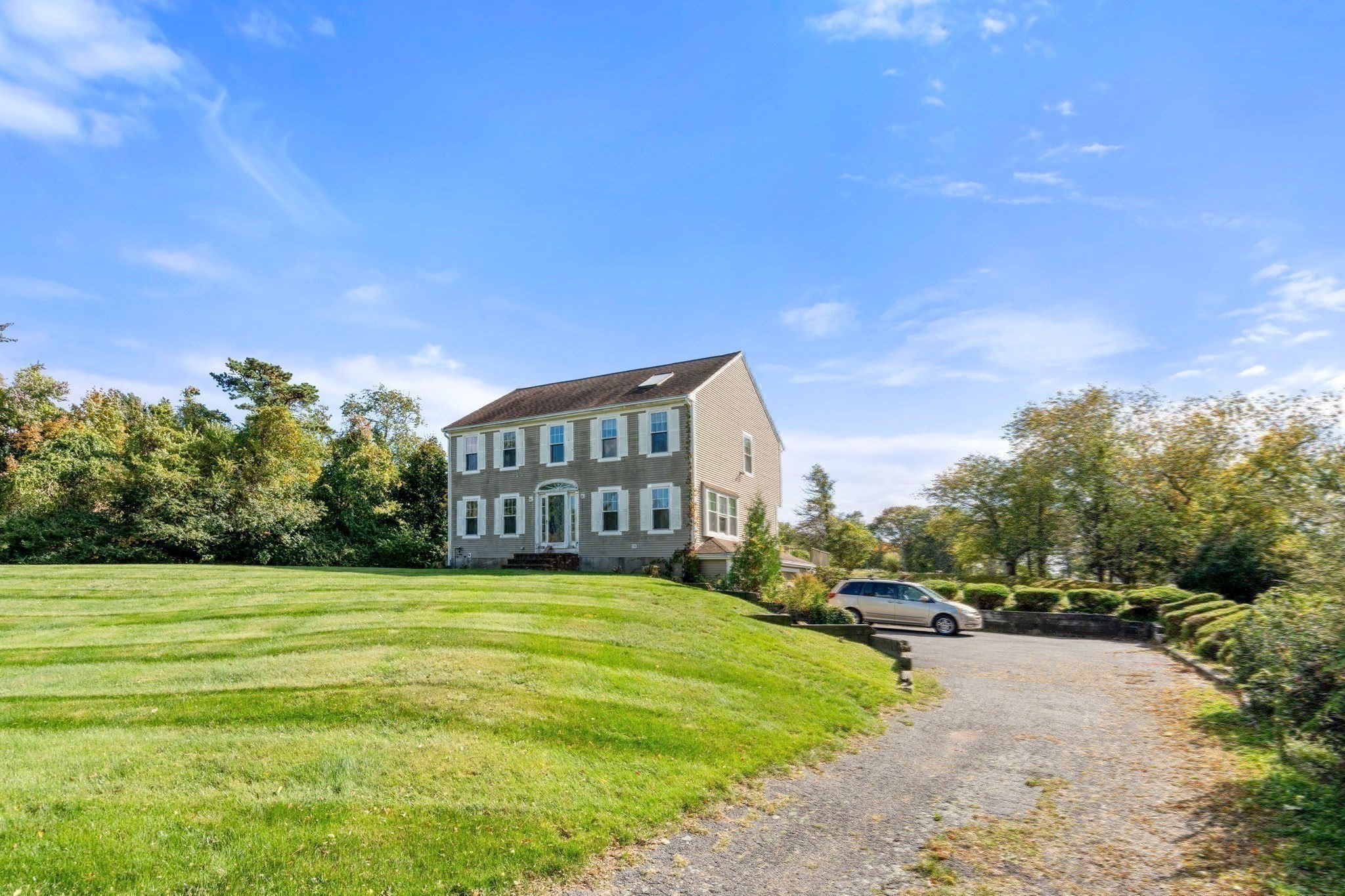 25 Country Club Dr