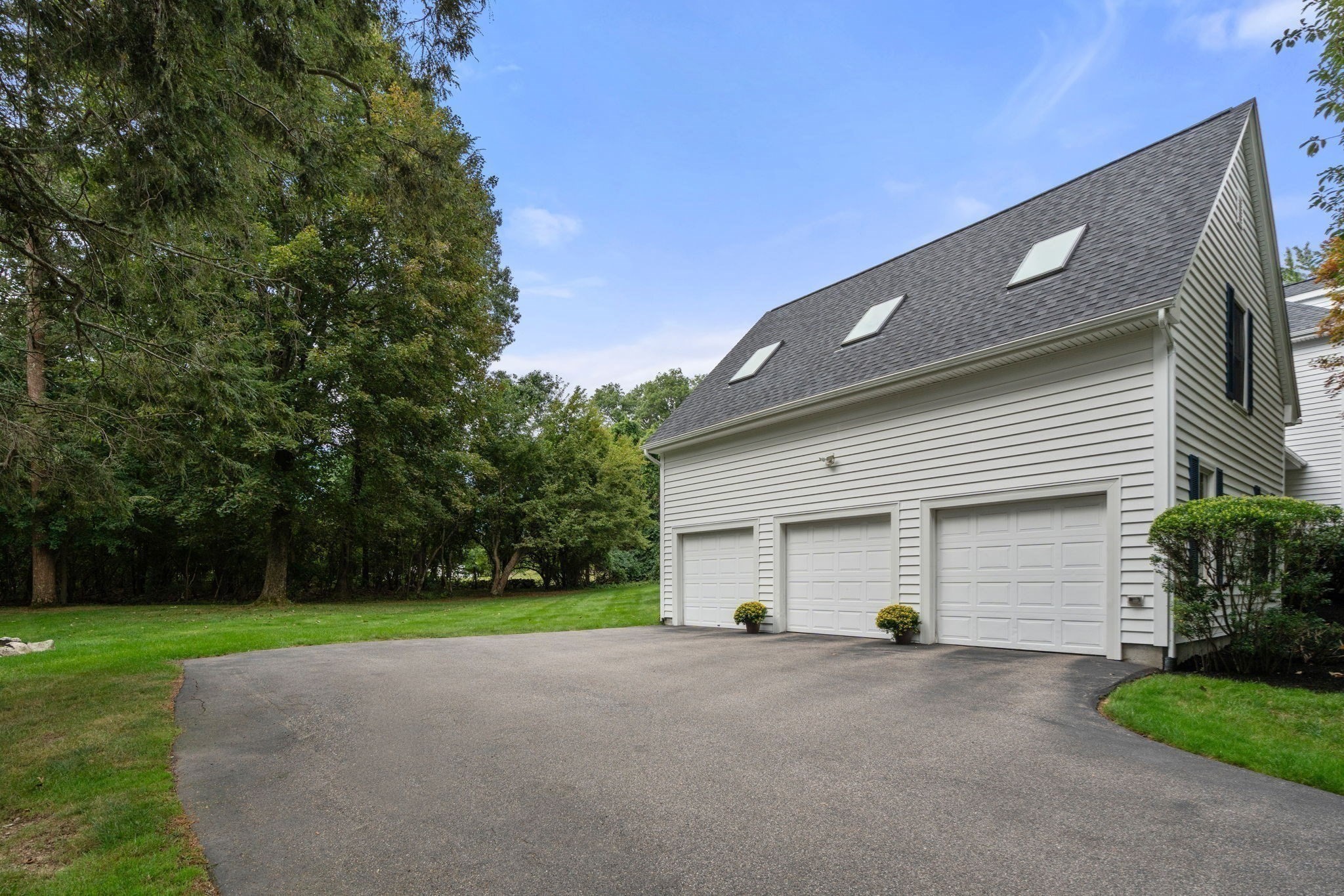 196 Bay Colony Drive
