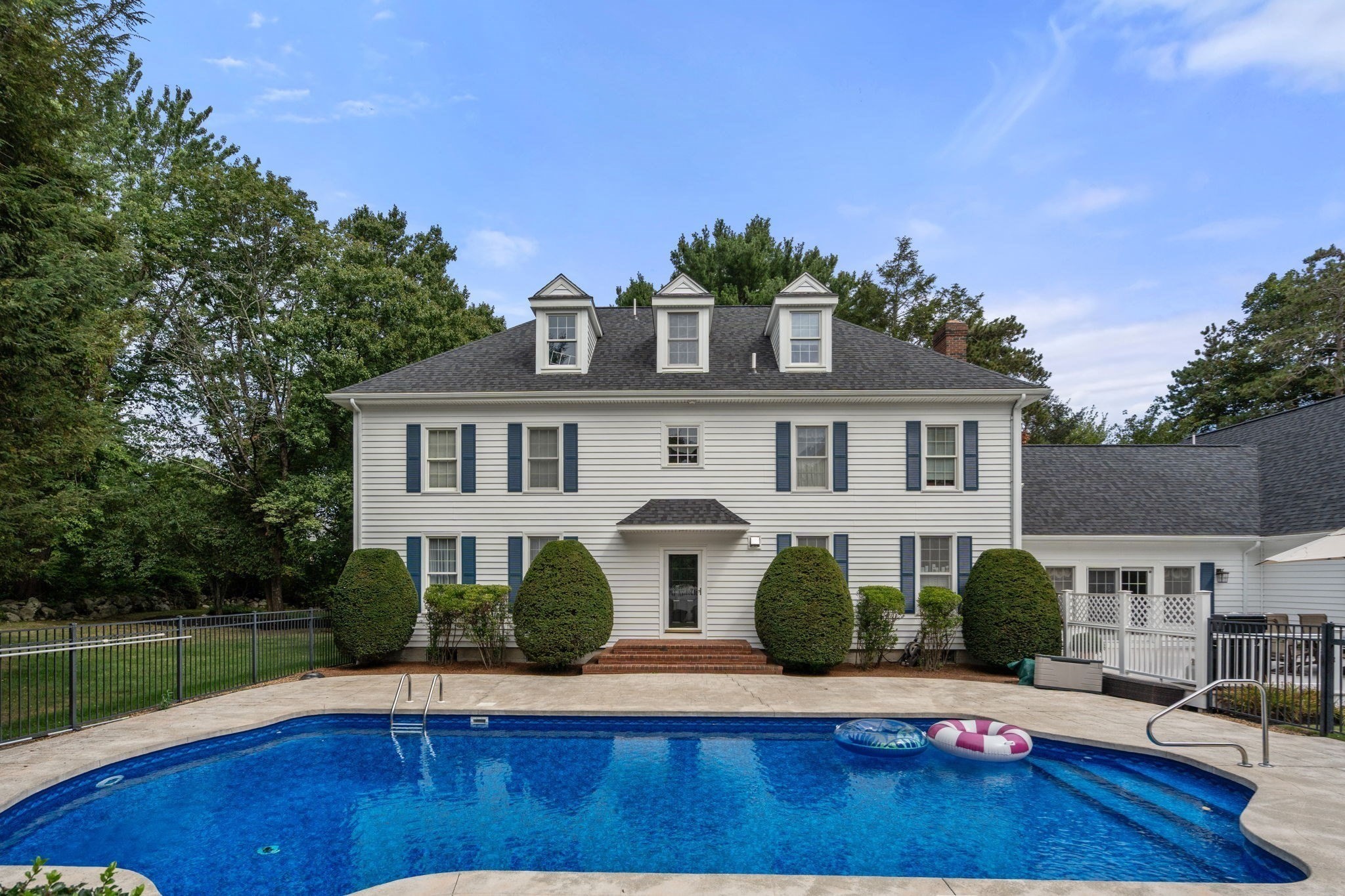196 Bay Colony Drive