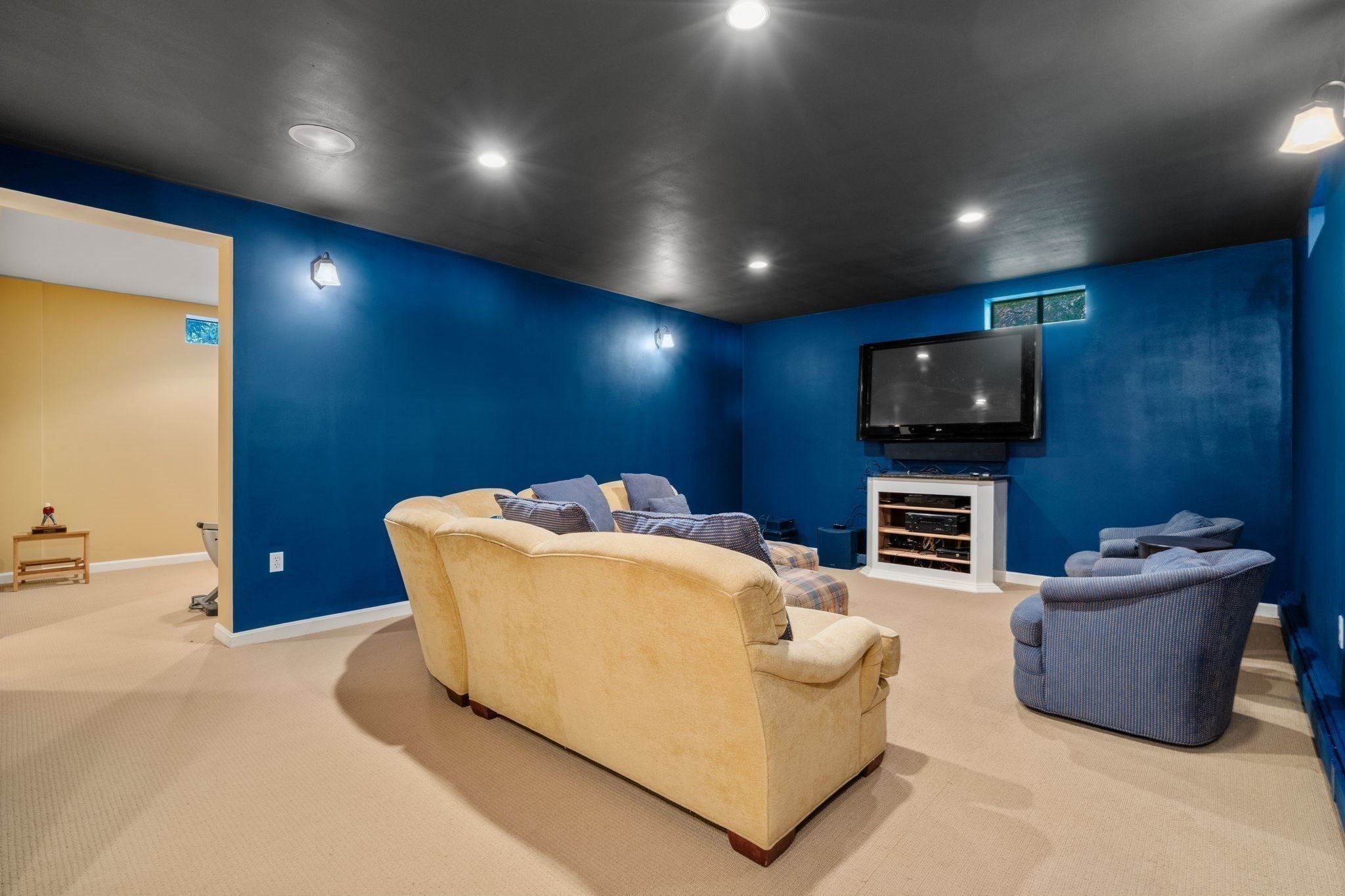 196 Bay Colony Drive