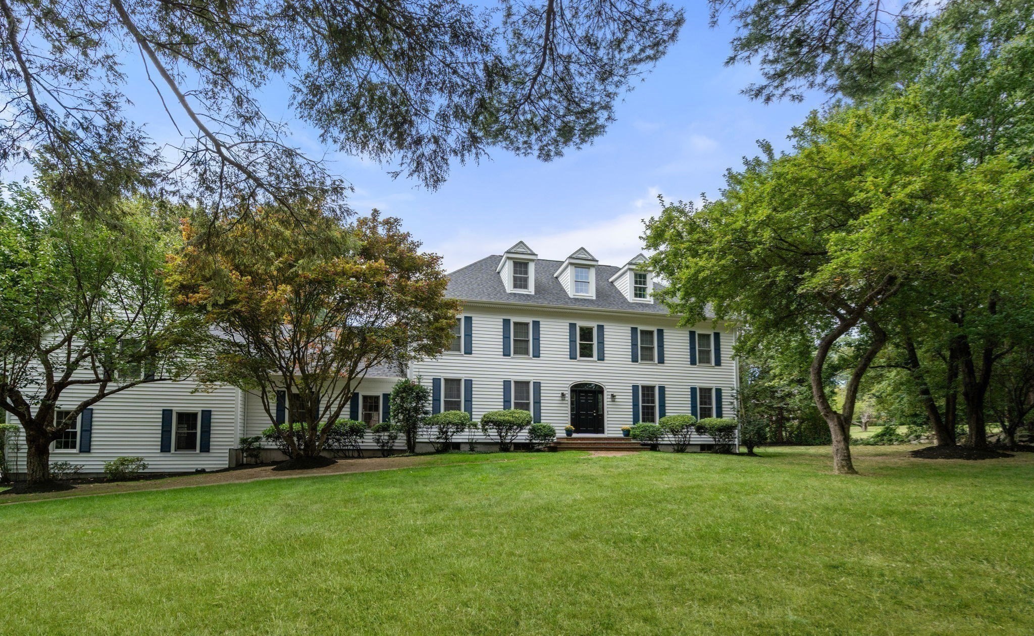 196 Bay Colony Drive