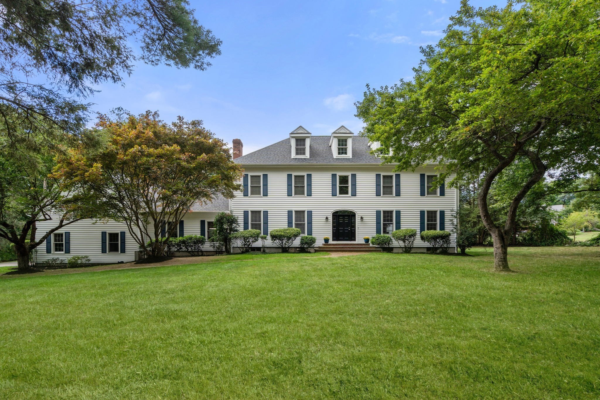 196 Bay Colony Drive
