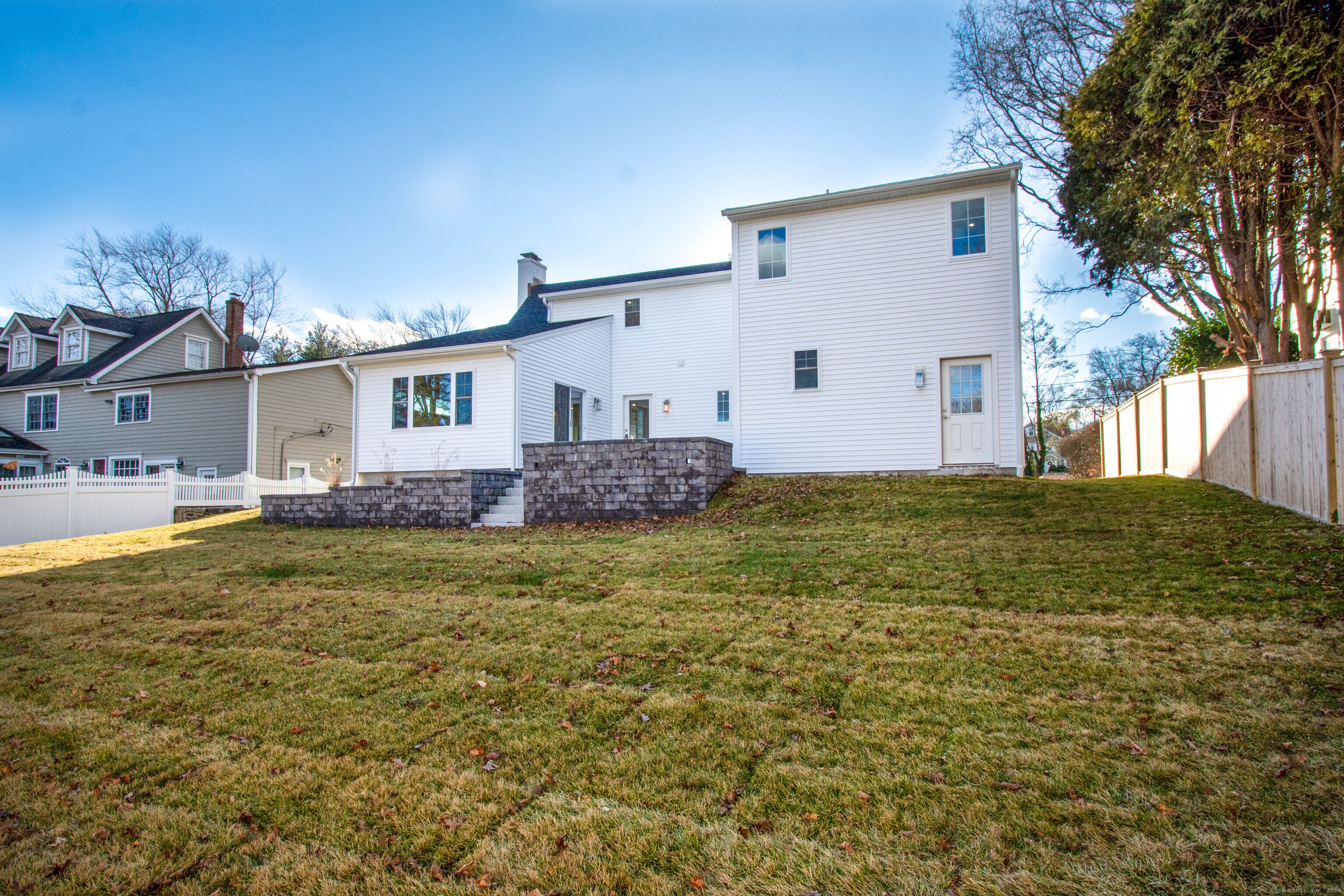 90 Ridgeview Avenue