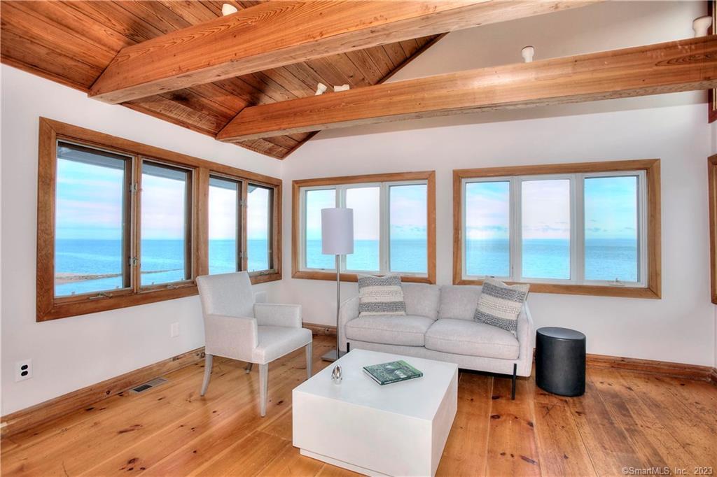 2087 Fairfield Beach Road