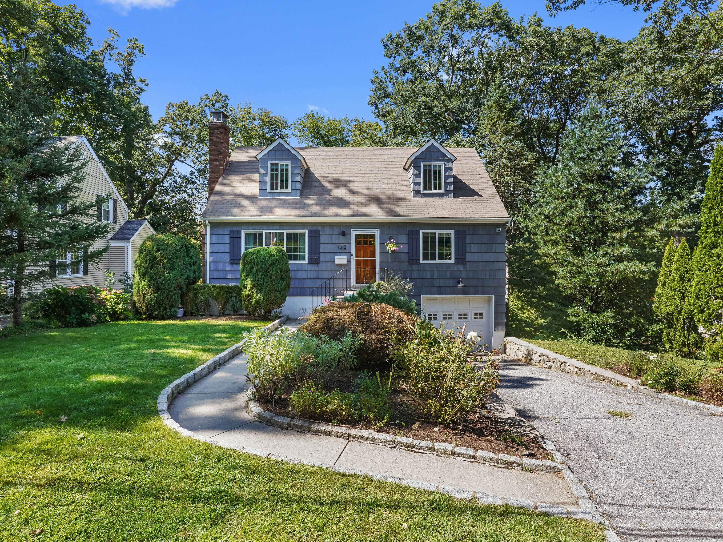 122 Woodbury Avenue