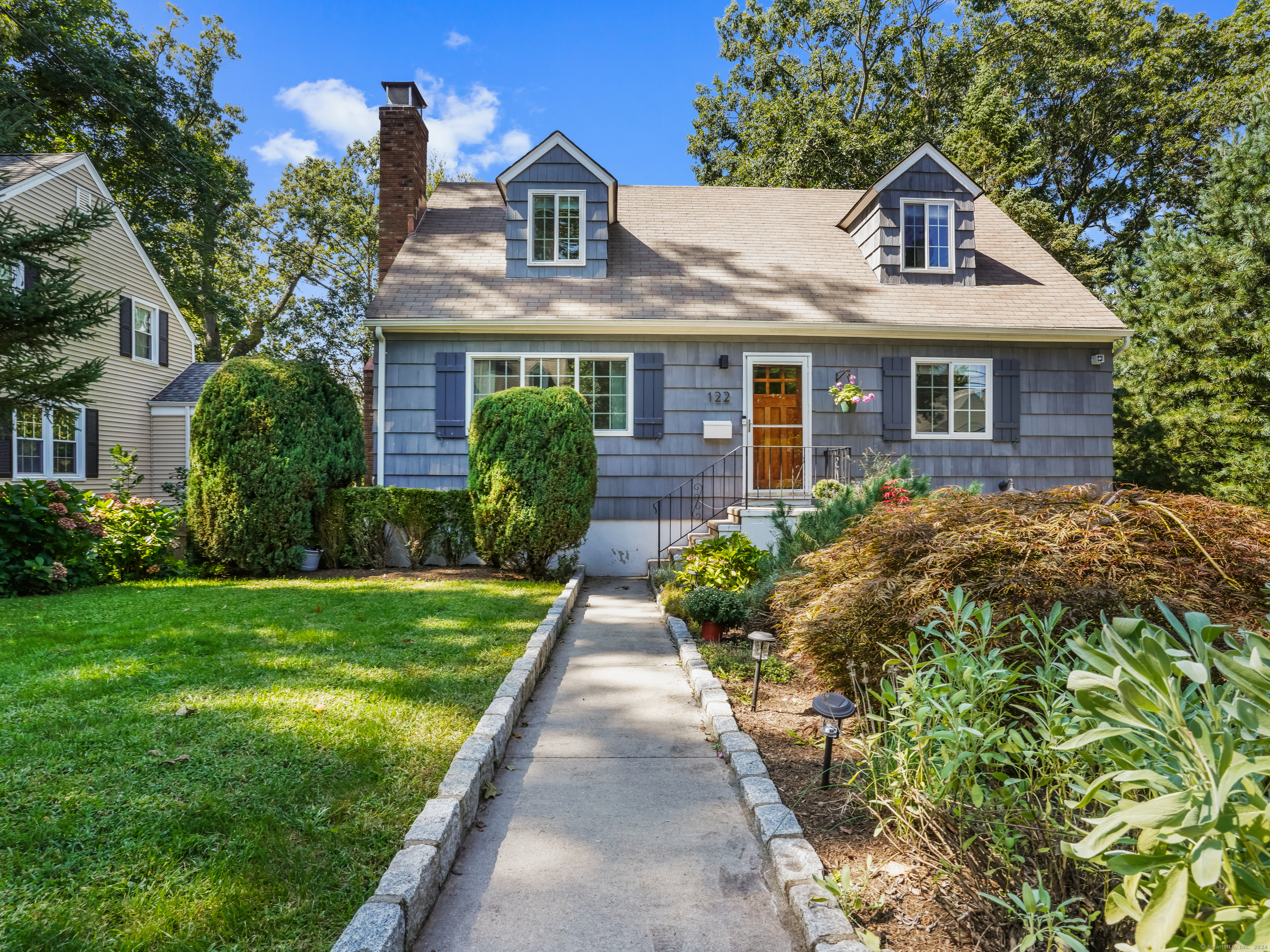 122 Woodbury Avenue