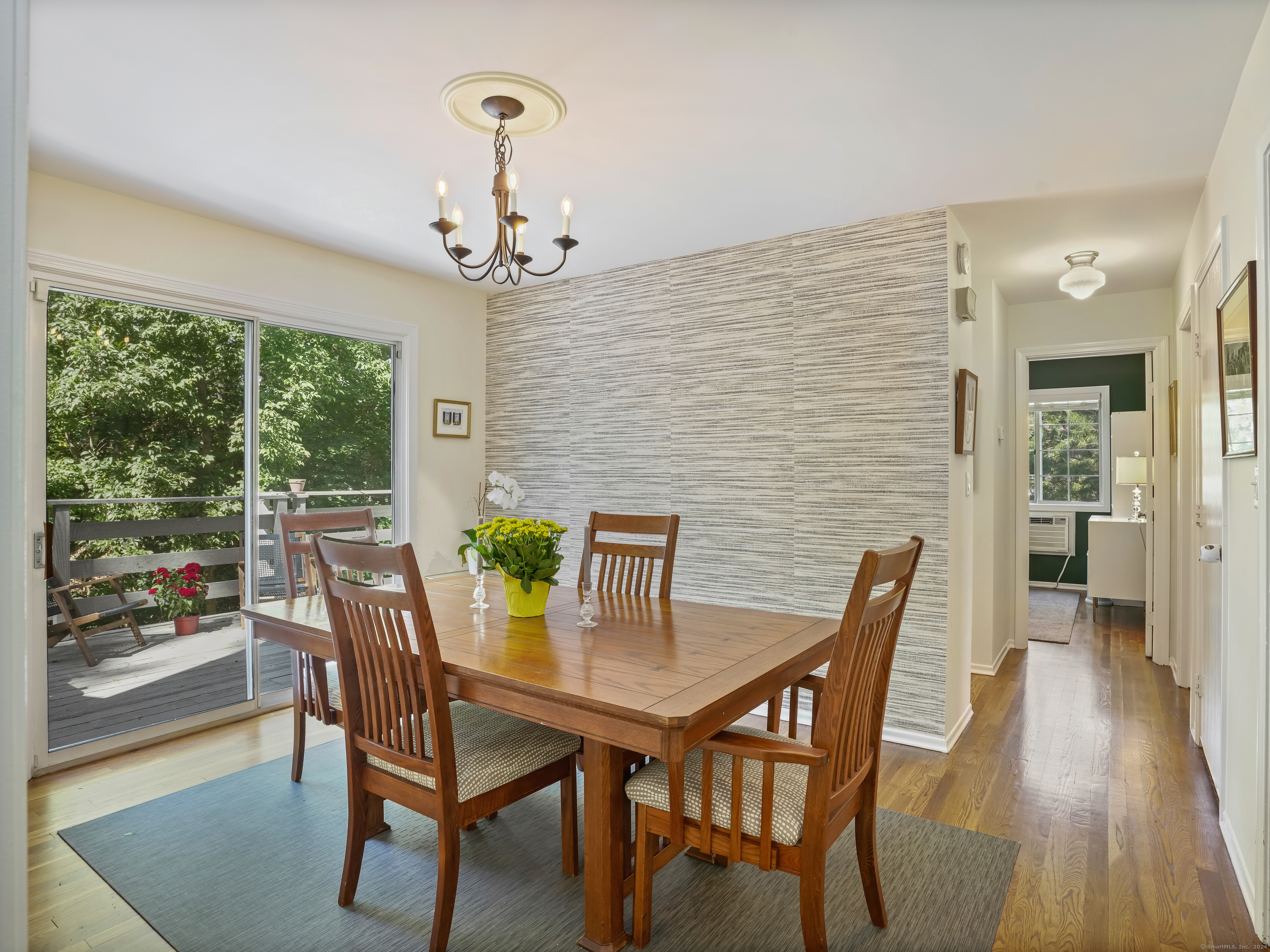 122 Woodbury Avenue