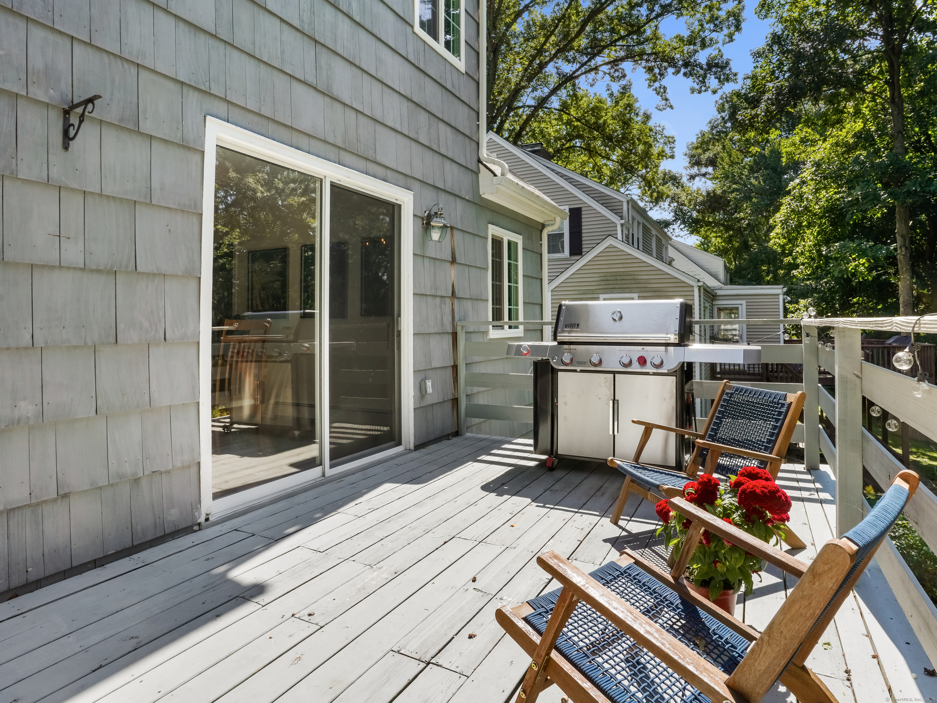 122 Woodbury Avenue