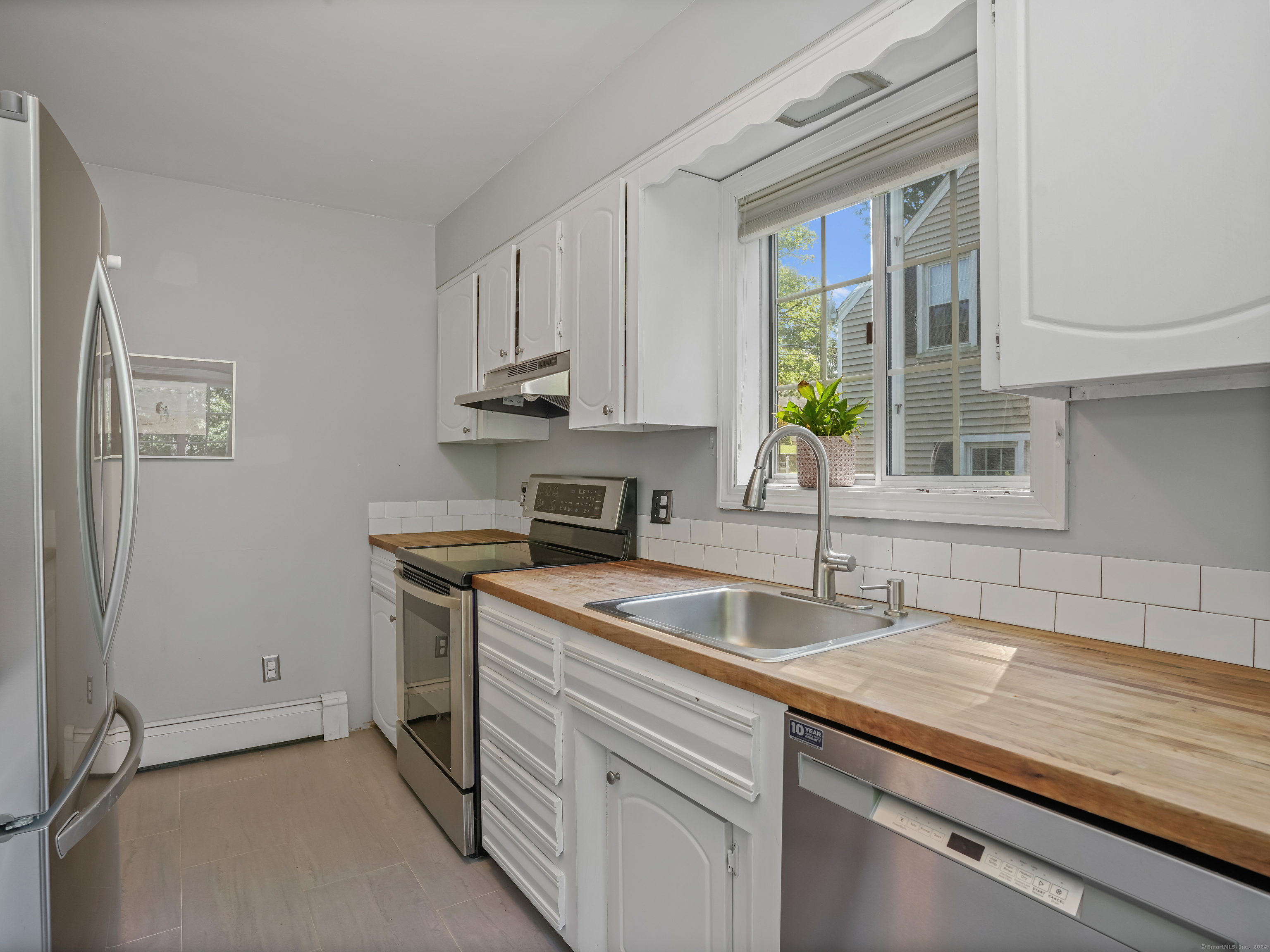 122 Woodbury Avenue