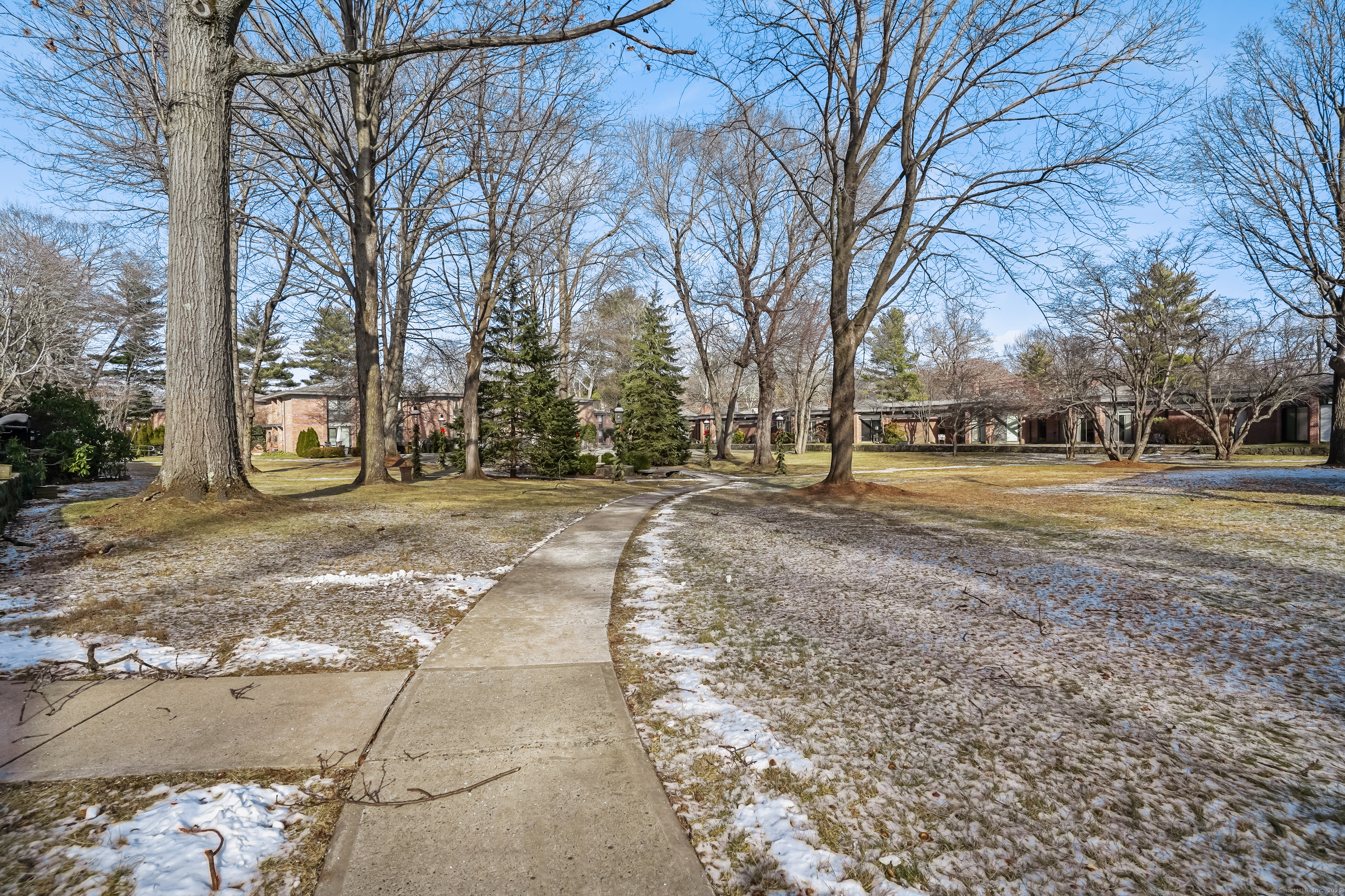 160 Fairfield Woods Road APT 42