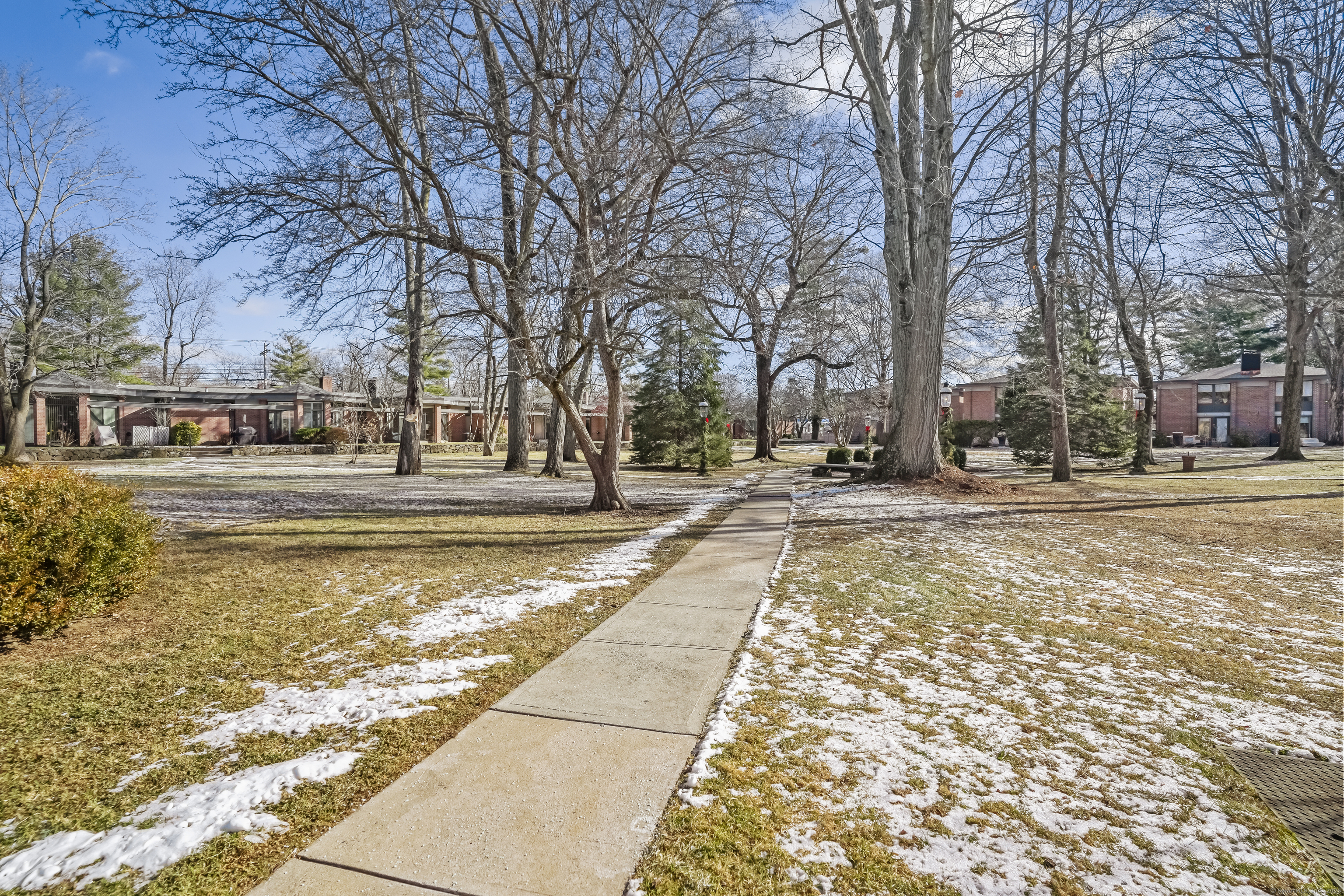 160 Fairfield Woods Road APT 42