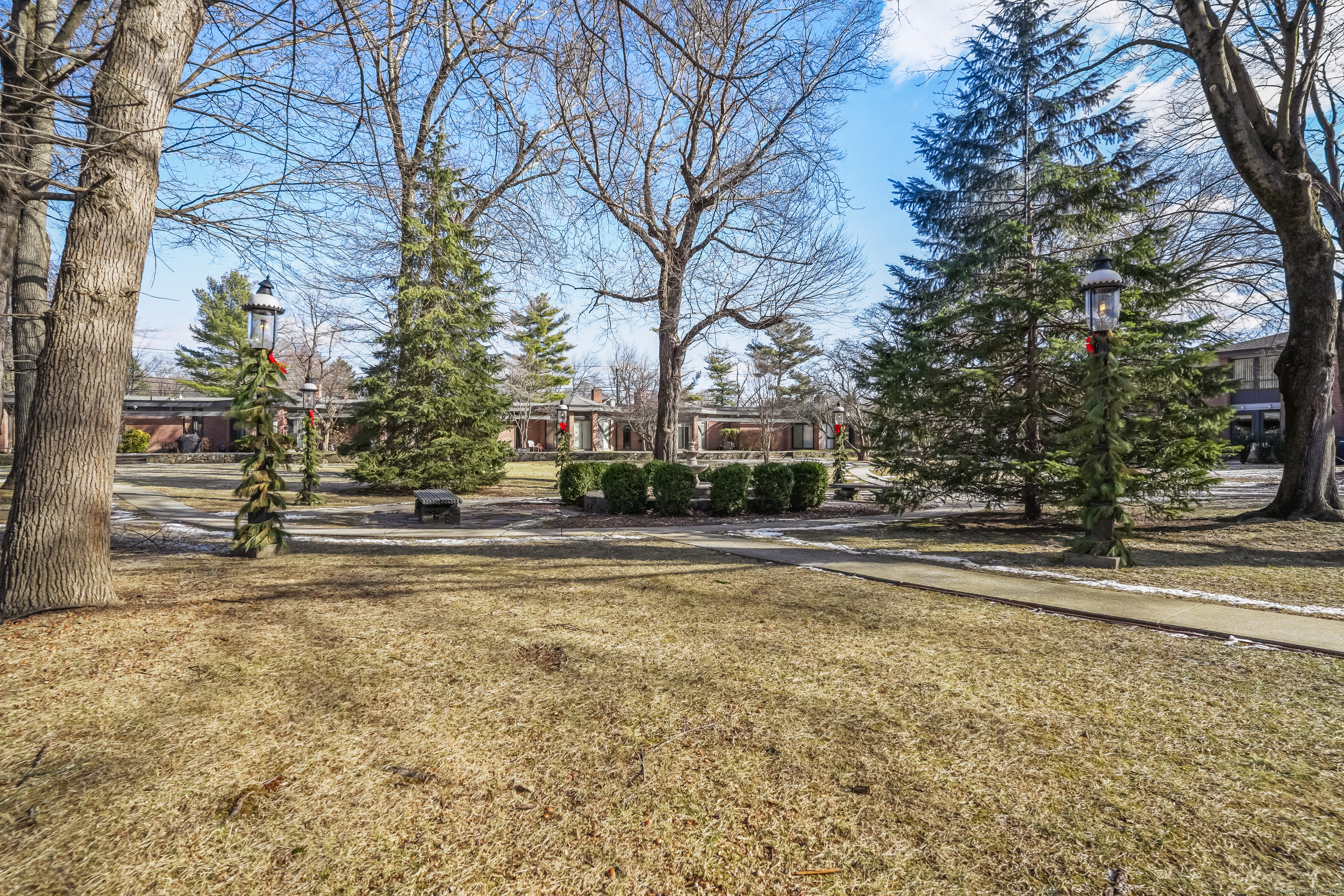 160 Fairfield Woods Road APT 42