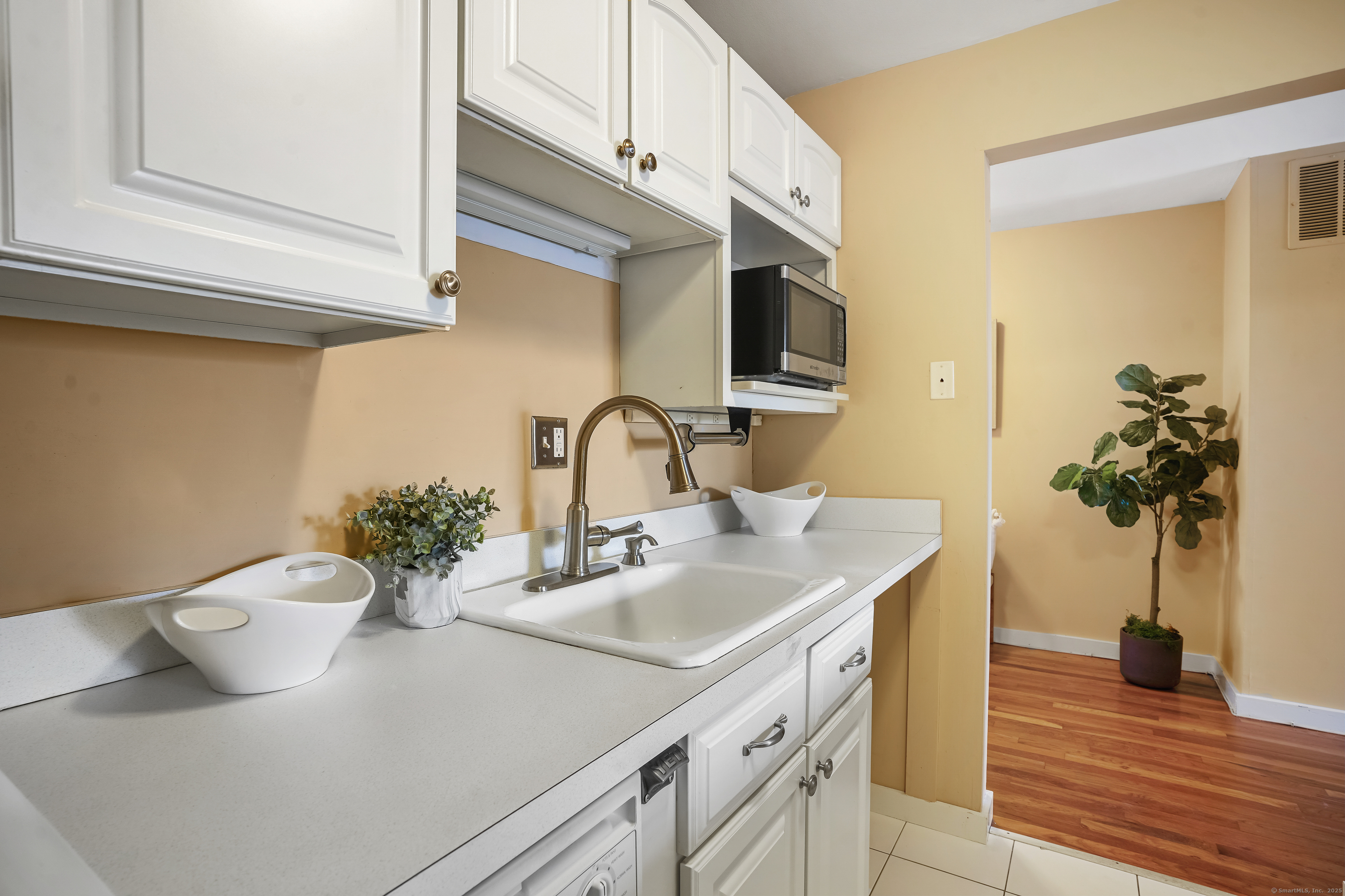 160 Fairfield Woods Road APT 42