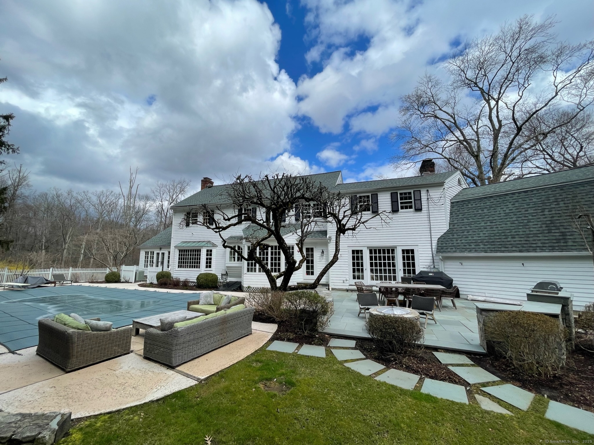 25 Deacons Lane