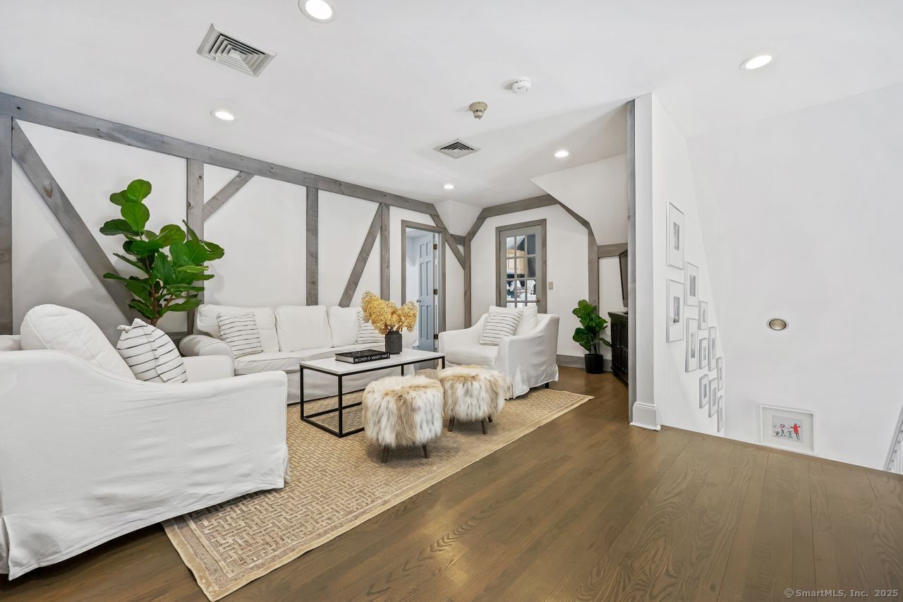33 Cider Mill Place