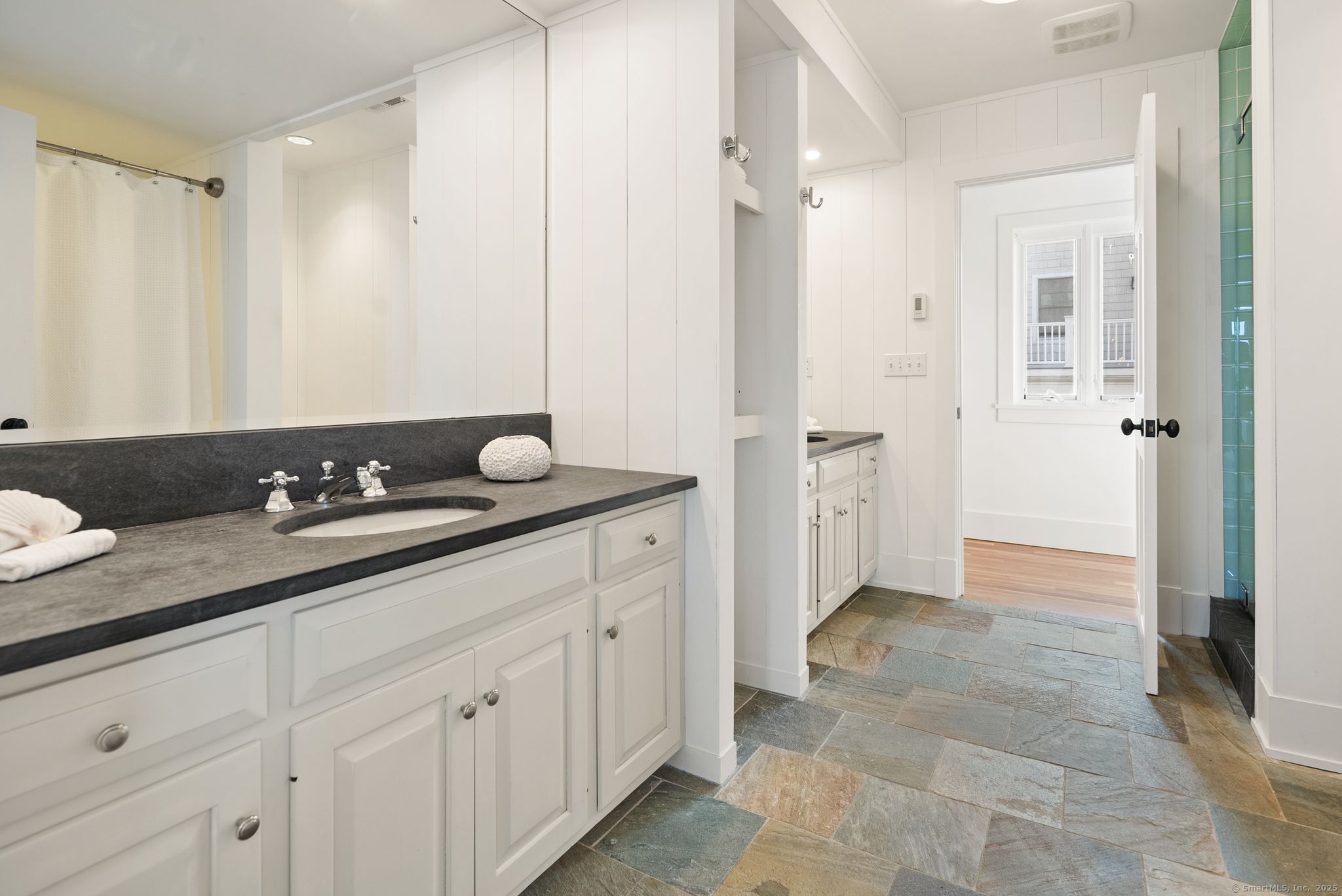 685 Fairfield Beach Road 685