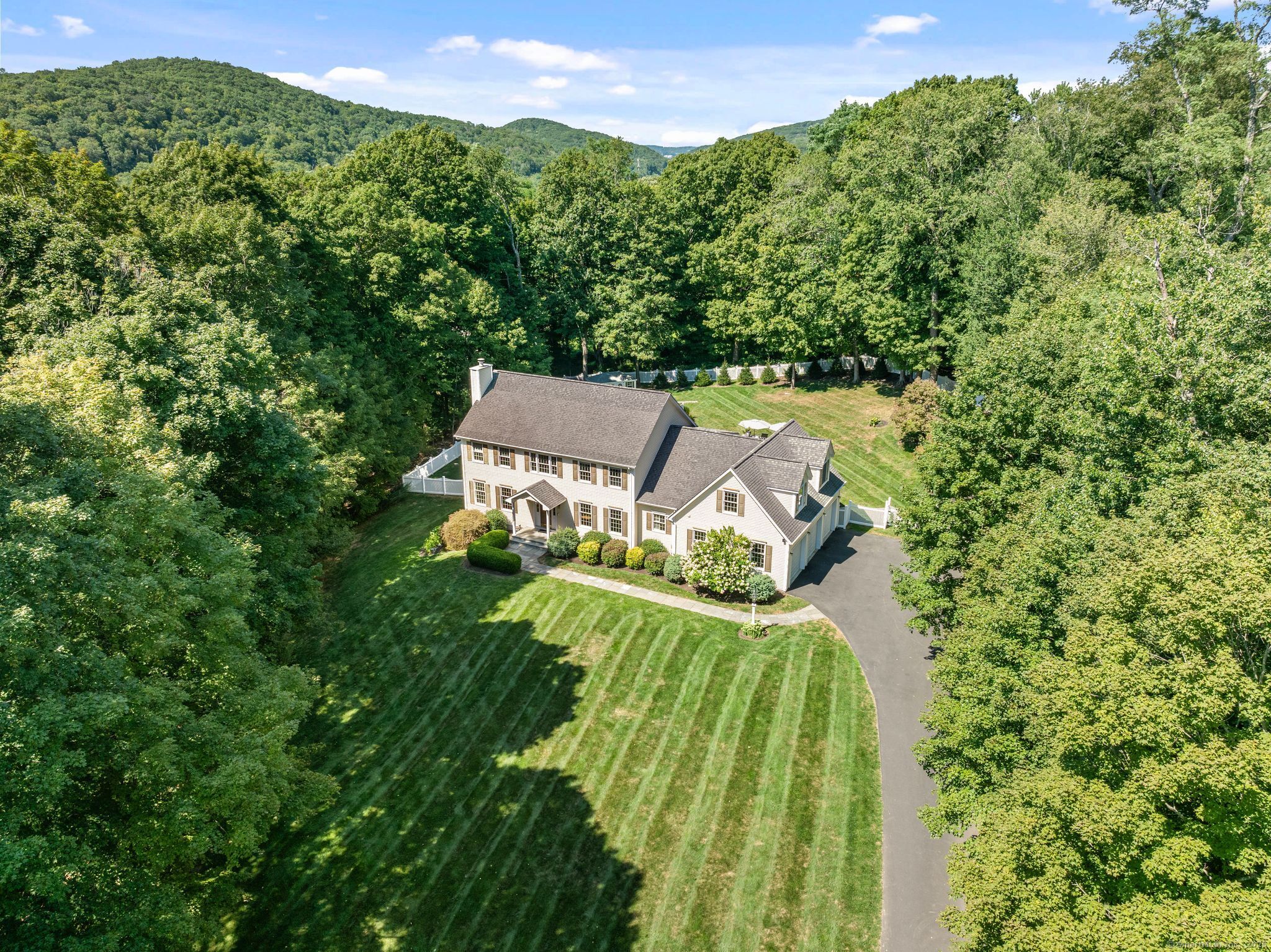 6 Saugatuck Ridge Road