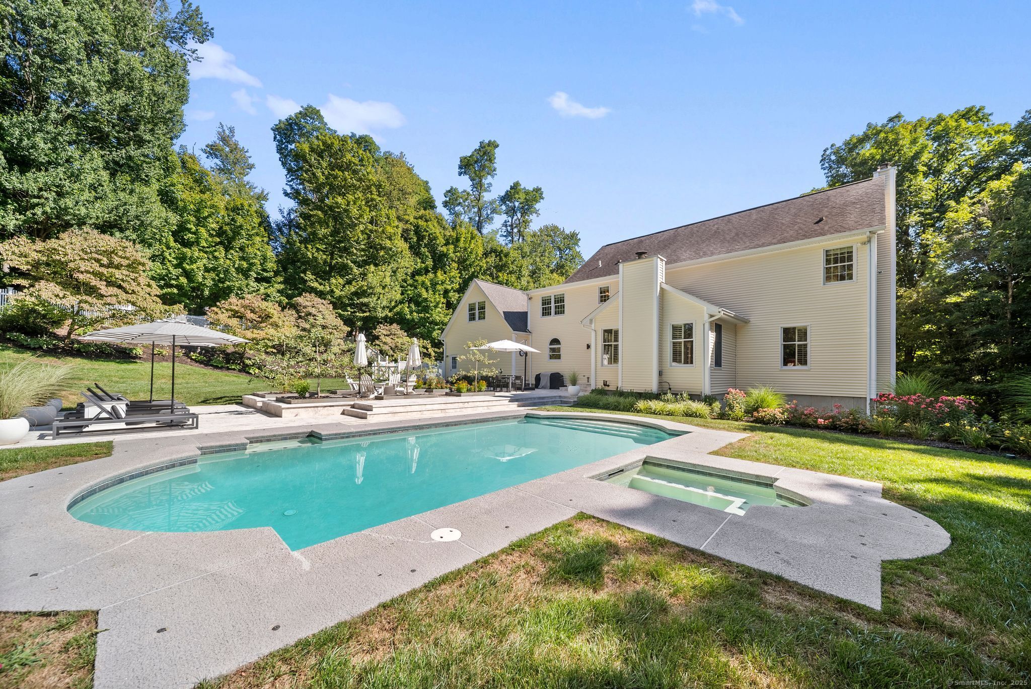 6 Saugatuck Ridge Road