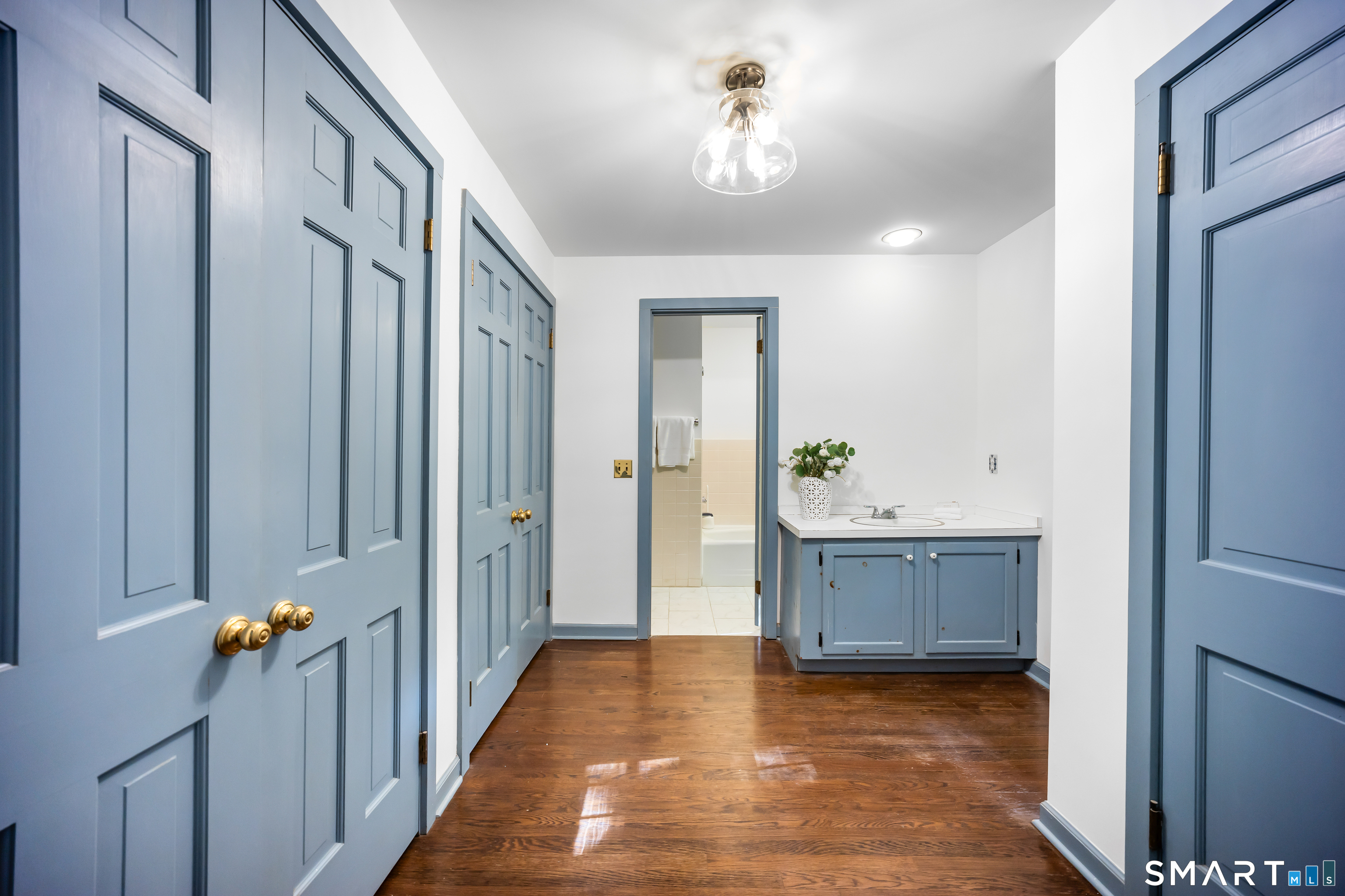 6 Winding Brook Court